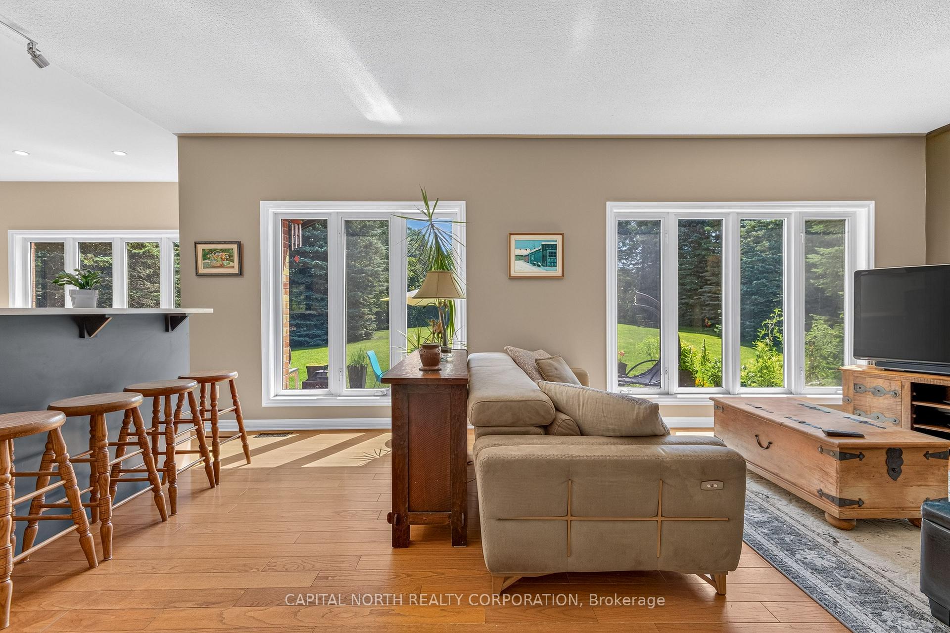Photo 11 of 165 Edward Pottage Crescent, King, Pottageville — HOMEH