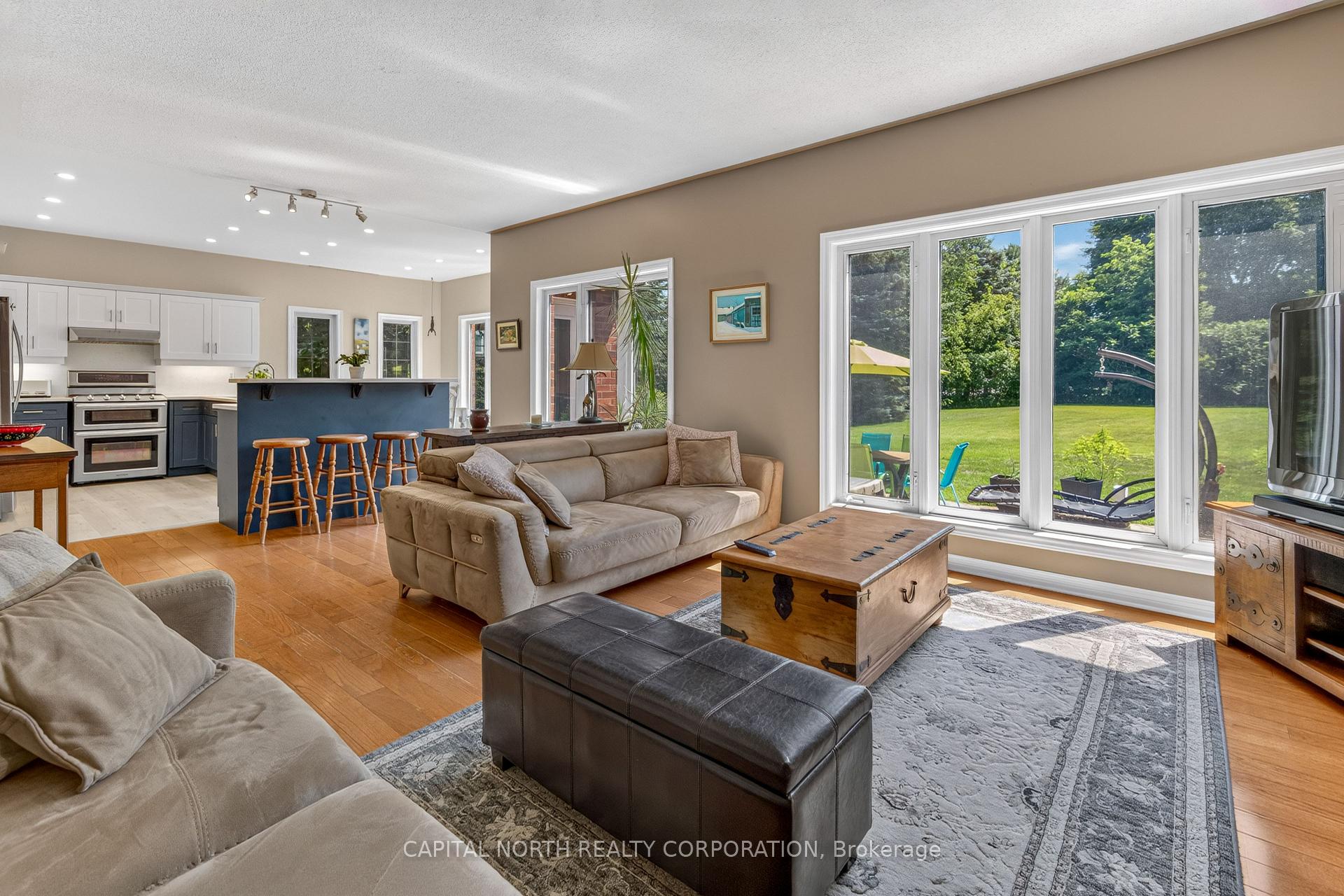 Photo 13 of 165 Edward Pottage Crescent, King, Pottageville — HOMEH