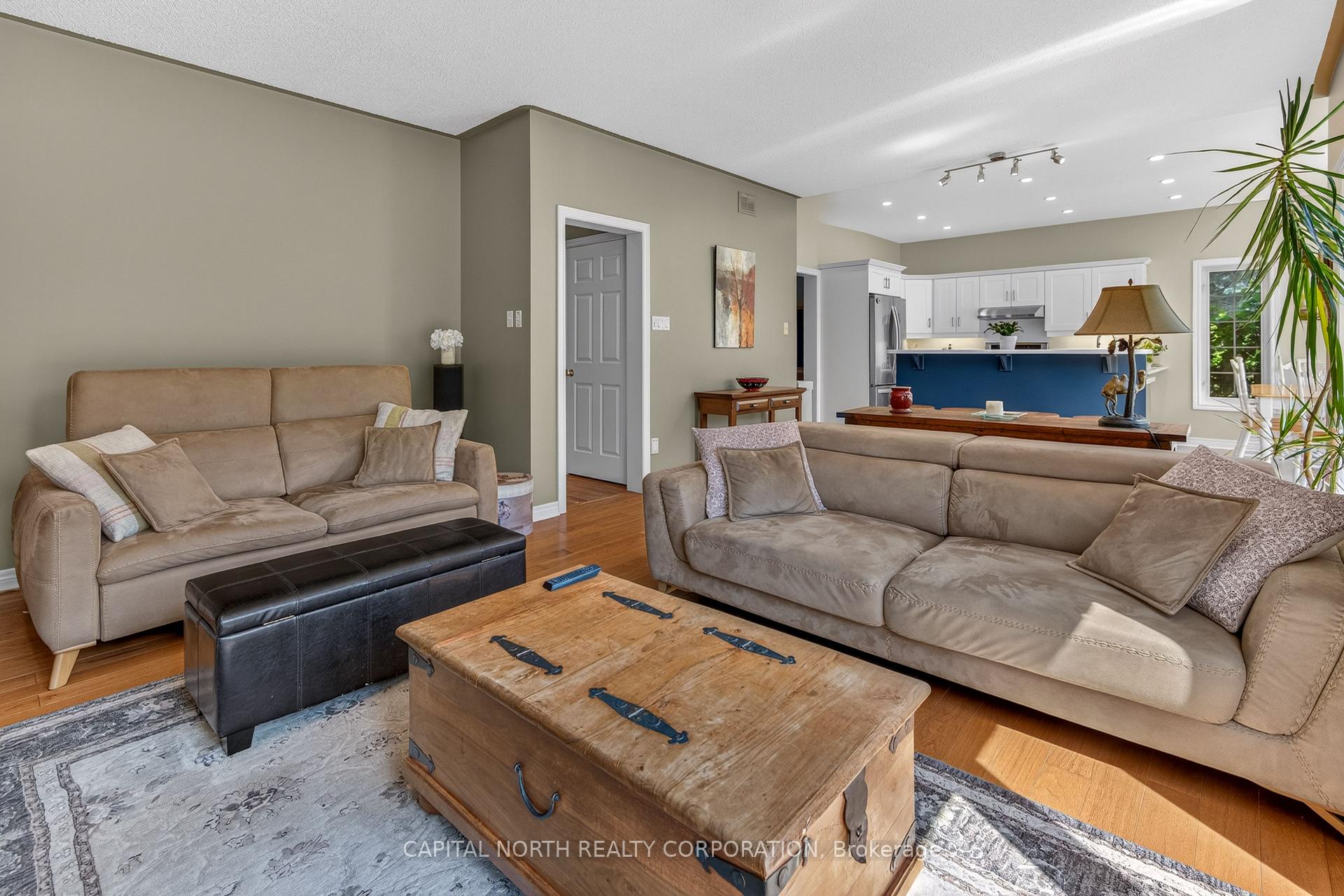 Photo 14 of 165 Edward Pottage Crescent, King, Pottageville — HOMEH