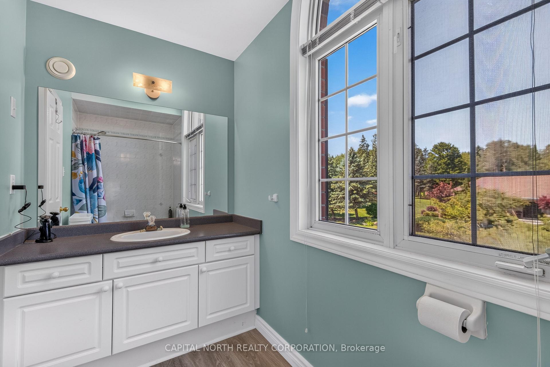 Photo 33 of 165 Edward Pottage Crescent, King, Pottageville — HOMEH