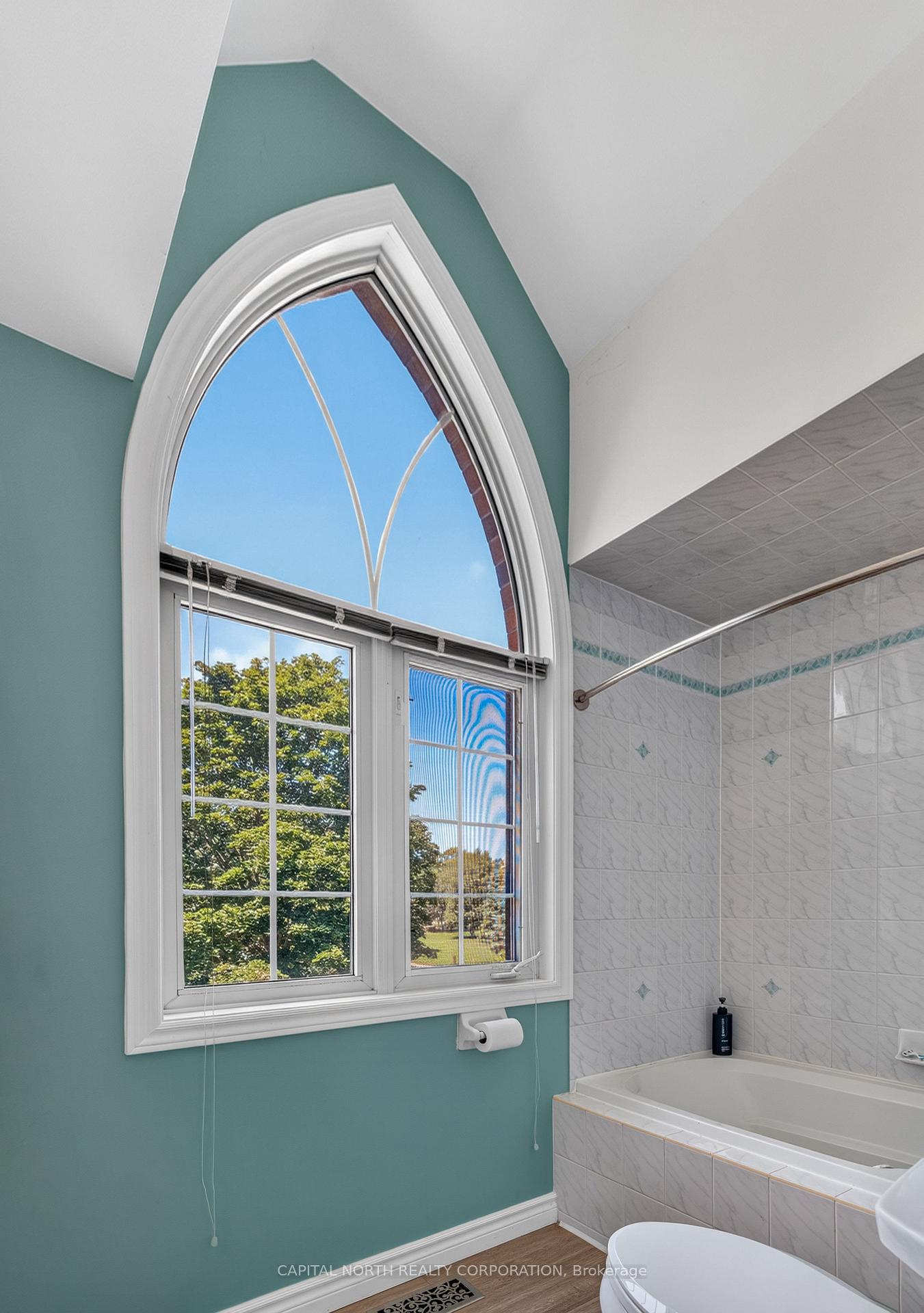 Photo 34 of 165 Edward Pottage Crescent, King, Pottageville — HOMEH