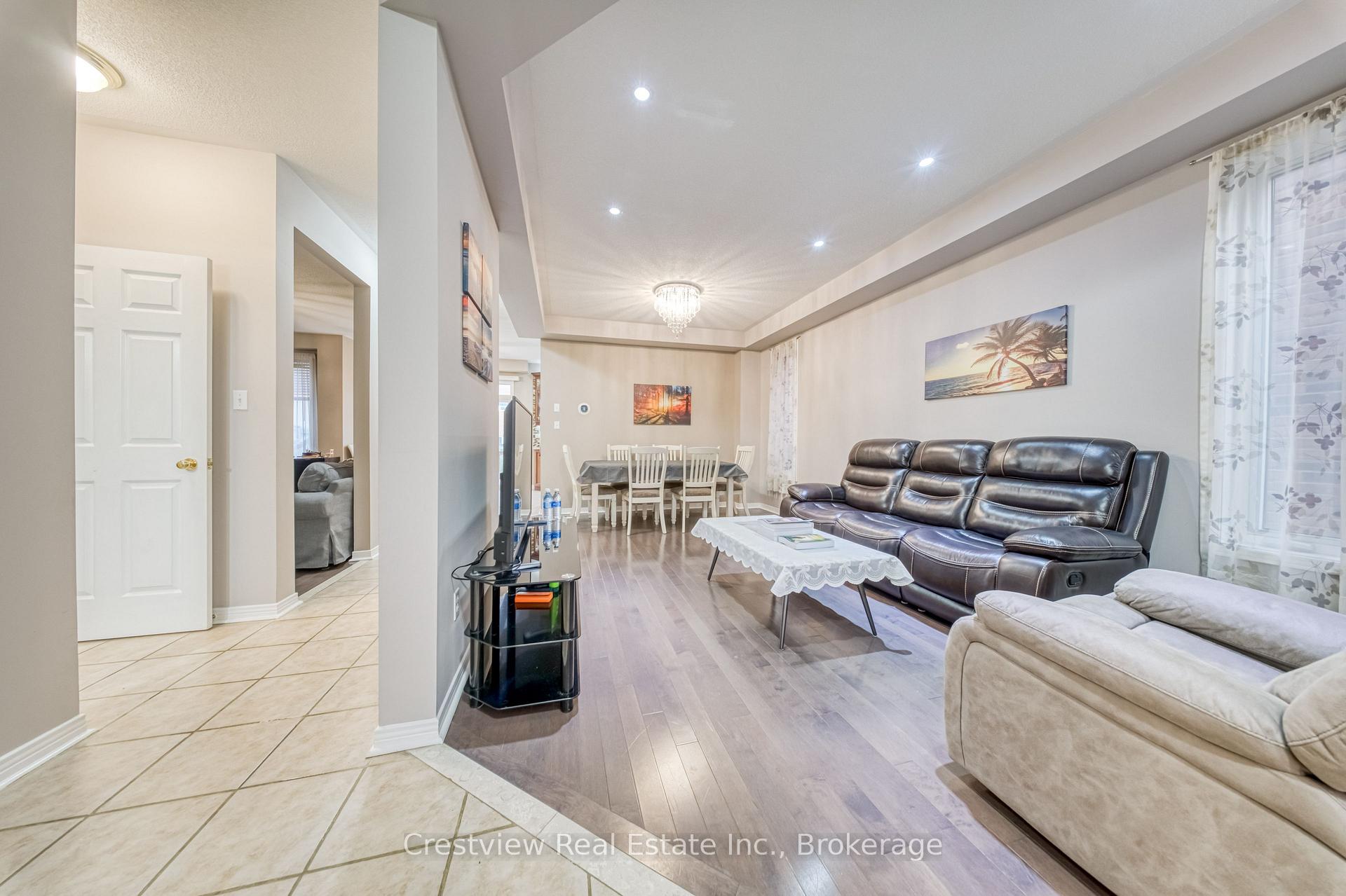 Photo 4 of 5 Irish Rose Drive, Markham, Berczy — HOMEH