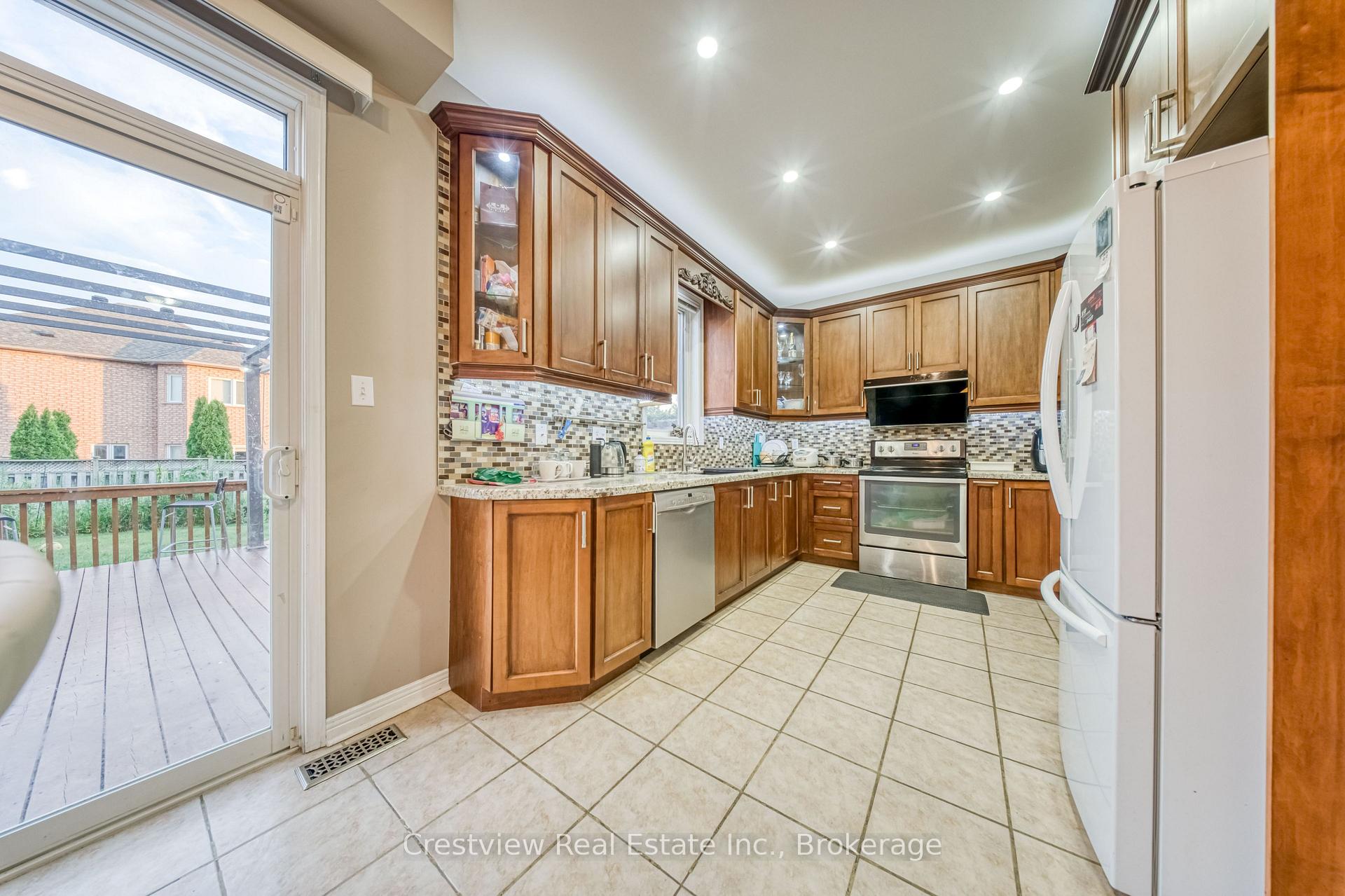 Photo 7 of 5 Irish Rose Drive, Markham, Berczy — HOMEH