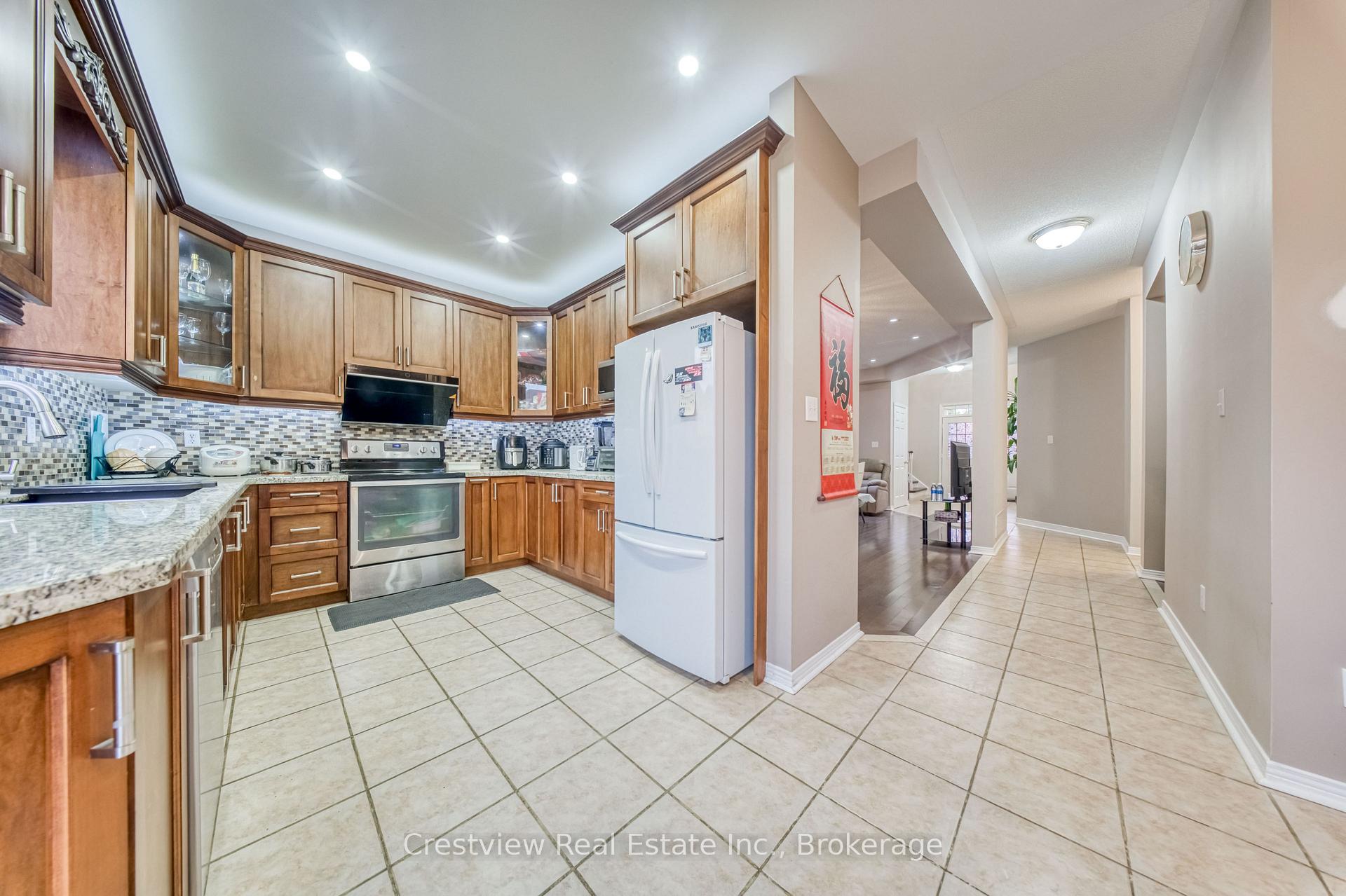 Photo 8 of 5 Irish Rose Drive, Markham, Berczy — HOMEH