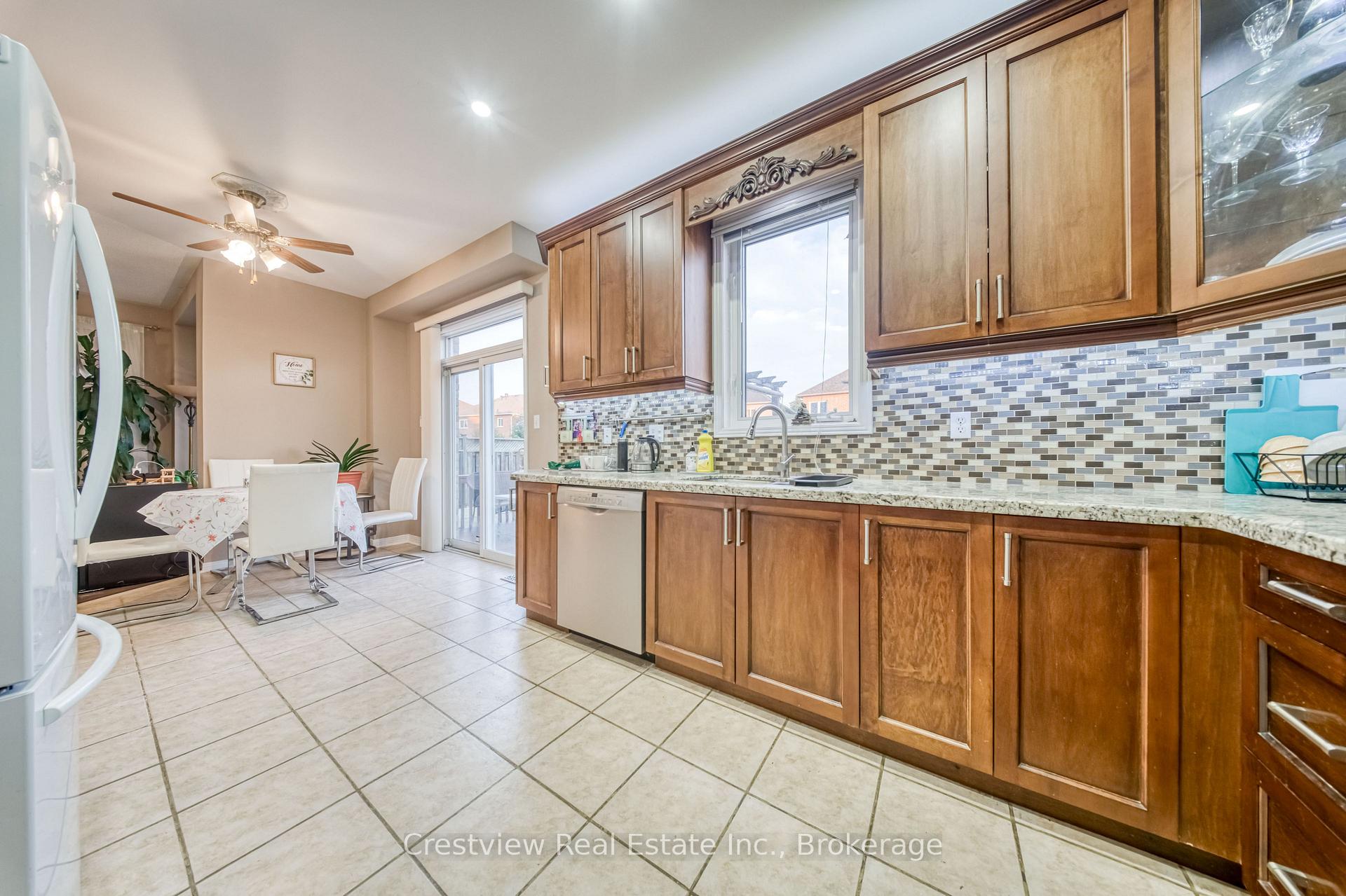 Photo 9 of 5 Irish Rose Drive, Markham, Berczy — HOMEH