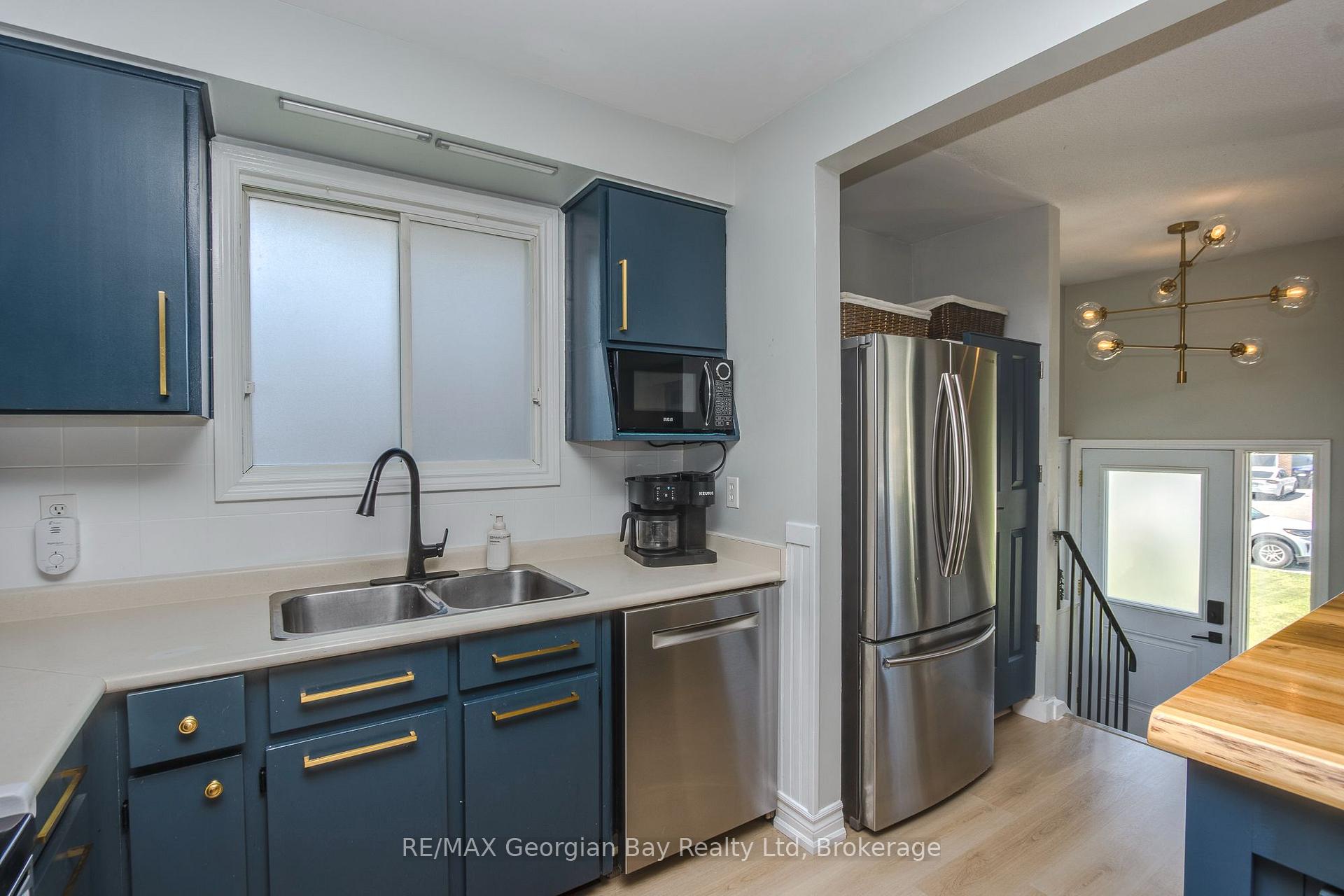 Photo 5 of 475 Athabaska Street, Tay, Port McNicoll — HOMEH