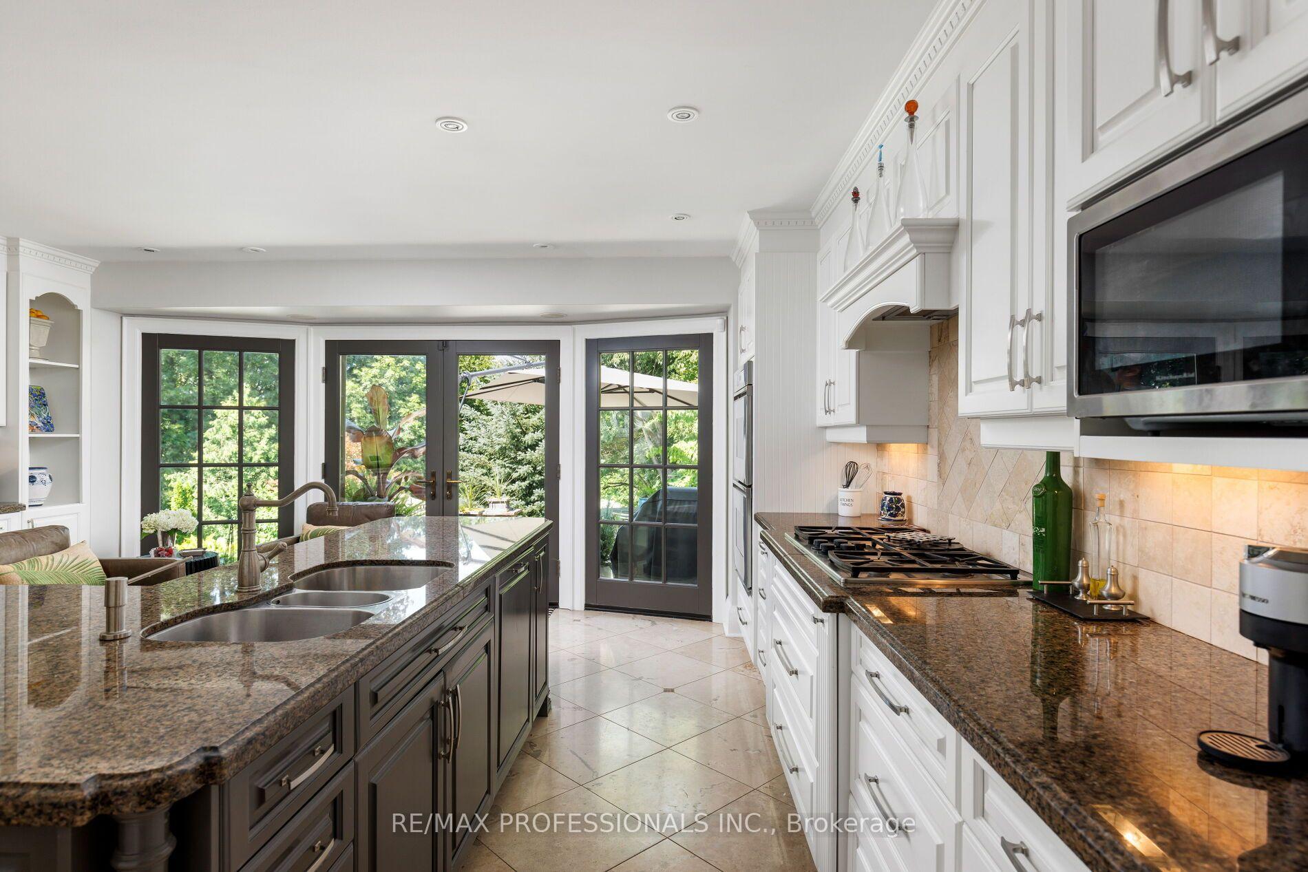 Photo 17 of 19 The Kingsway, Etobicoke, Kingsway South — HOMEH