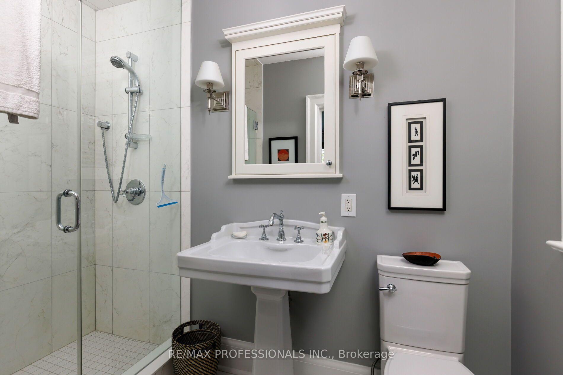 Photo 23 of 19 The Kingsway, Etobicoke, Kingsway South — HOMEH
