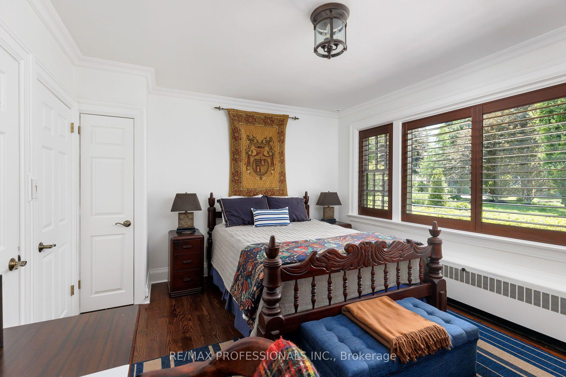 Photo 25 of 19 The Kingsway, Etobicoke, Kingsway South — HOMEH