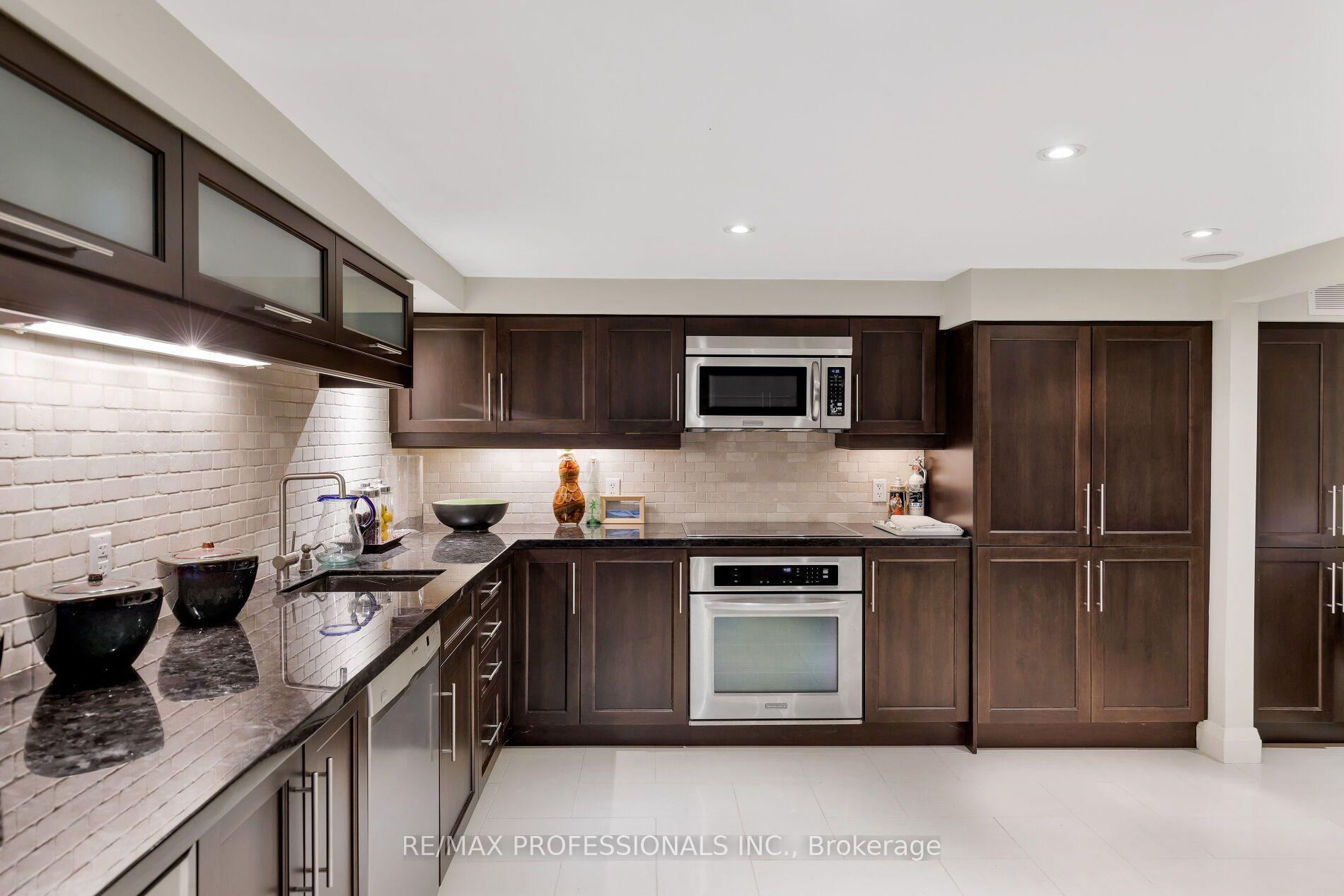 Photo 36 of 19 The Kingsway, Etobicoke, Kingsway South — HOMEH
