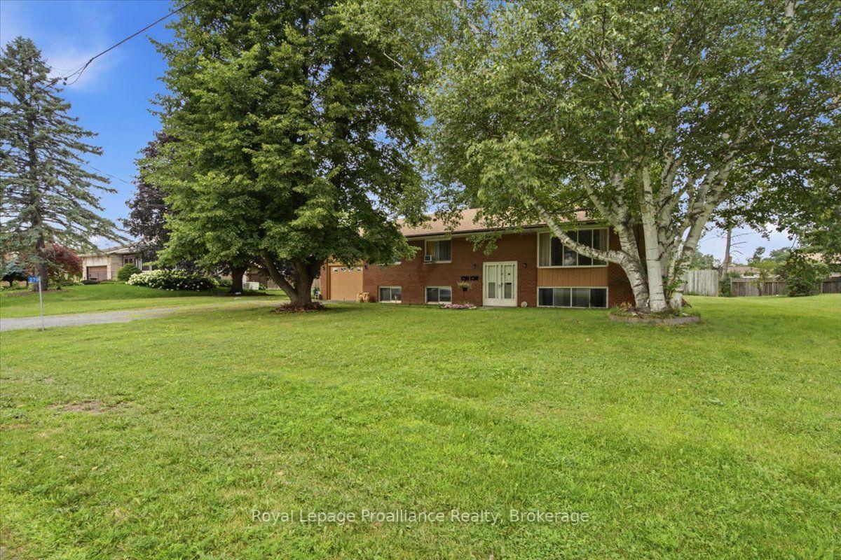 Photo of 270 Colonial Road
