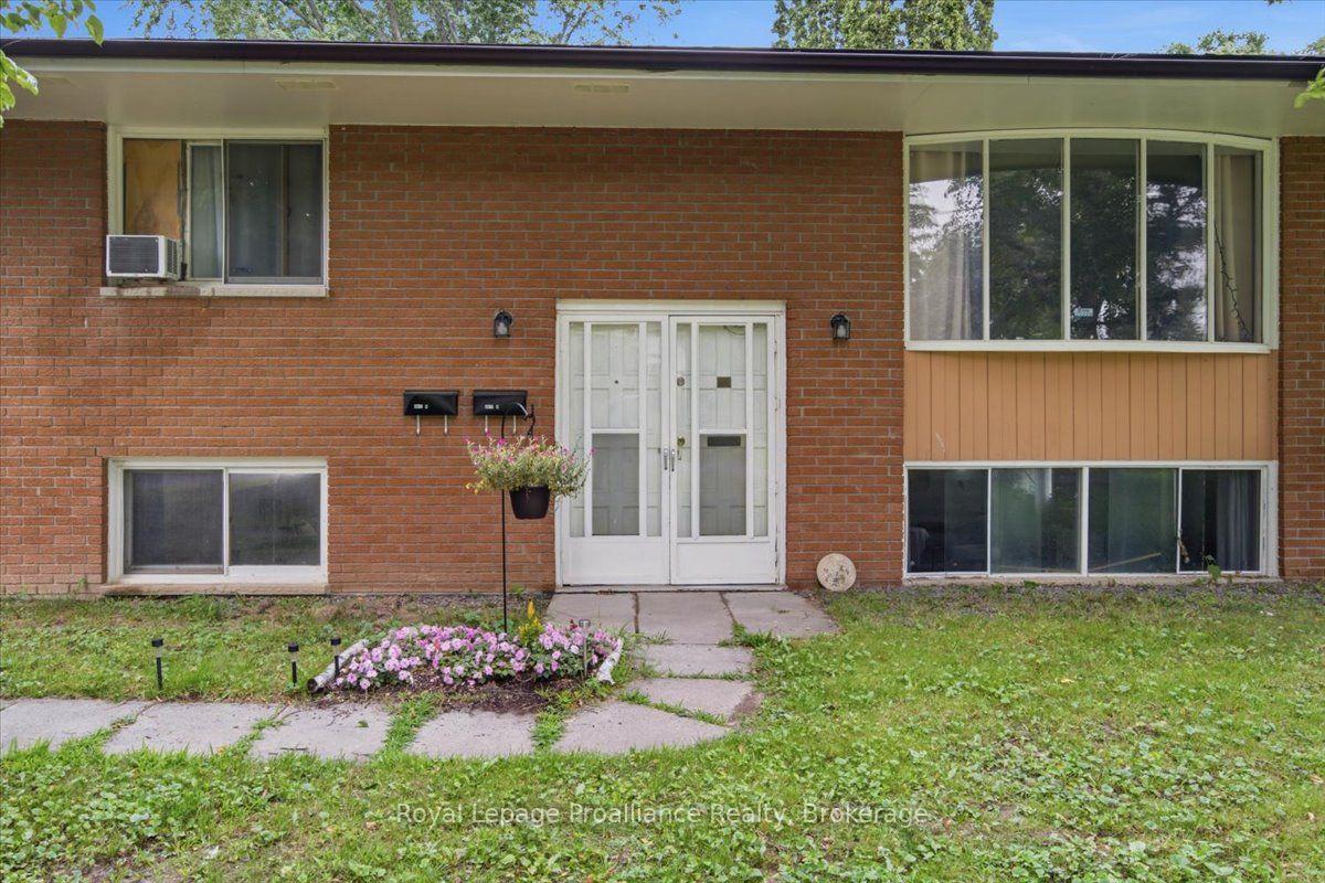Photo 4 of 270 Colonial Road, Belleville, Belleville Ward — HOMEH