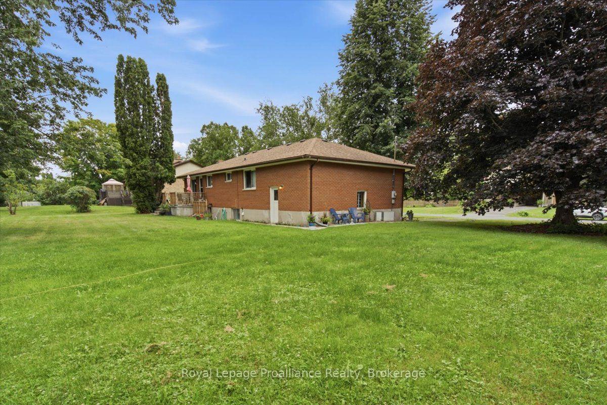 Photo 5 of 270 Colonial Road, Belleville, Belleville Ward — HOMEH