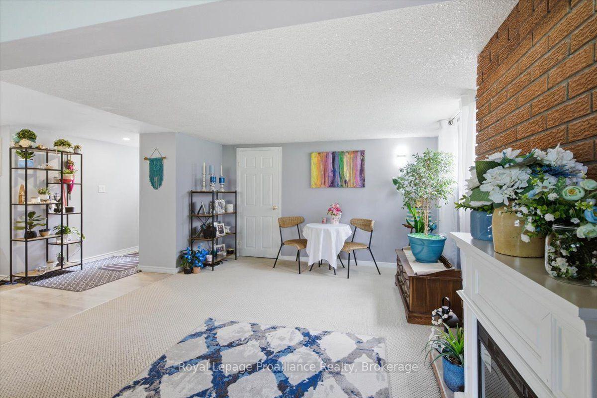 Photo 7 of 270 Colonial Road, Belleville, Belleville Ward — HOMEH