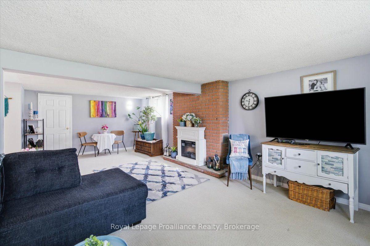 Photo 10 of 270 Colonial Road, Belleville, Belleville Ward — HOMEH