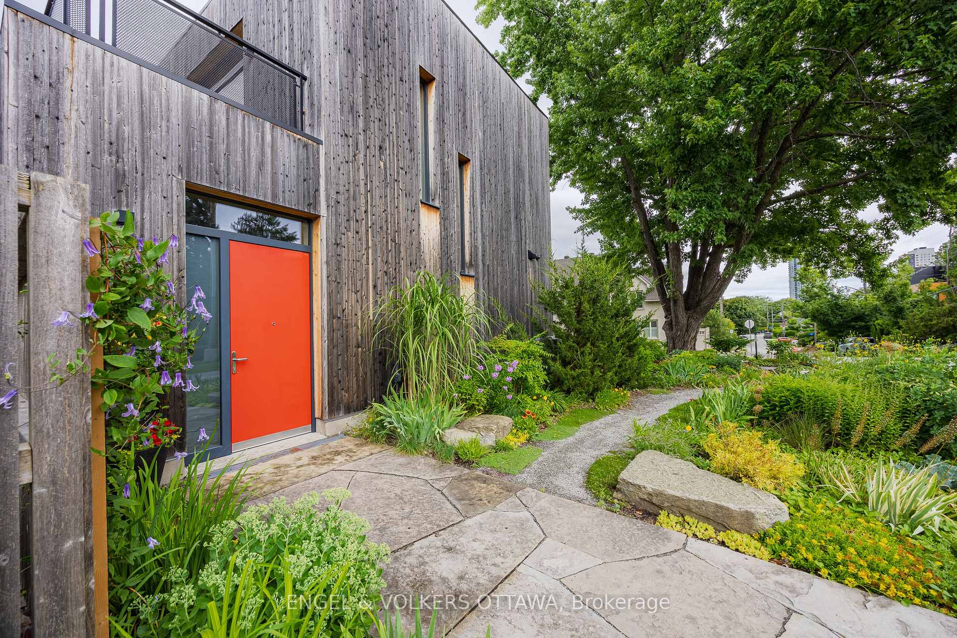 Photo 2 of 252 Atlantis Avenue, Ottawa, Westboro West — HOMEH