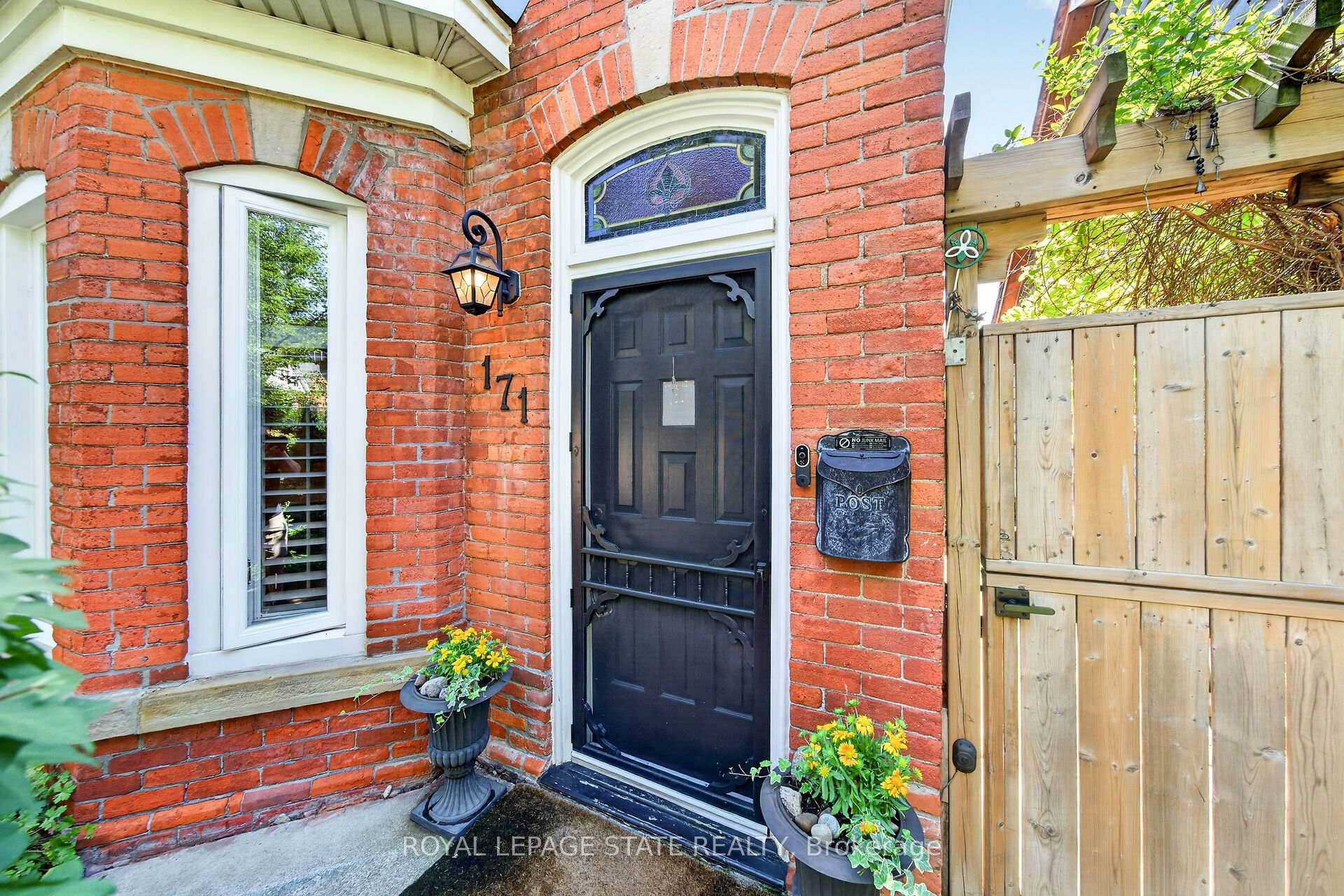 Photo 6 of 171 Emerald Street S, Hamilton, Stinson — HOMEH