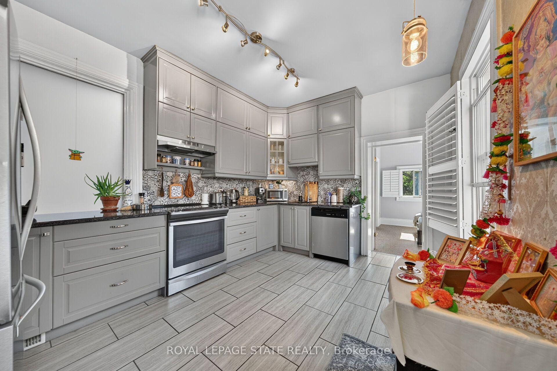 Photo 16 of 171 Emerald Street S, Hamilton, Stinson — HOMEH