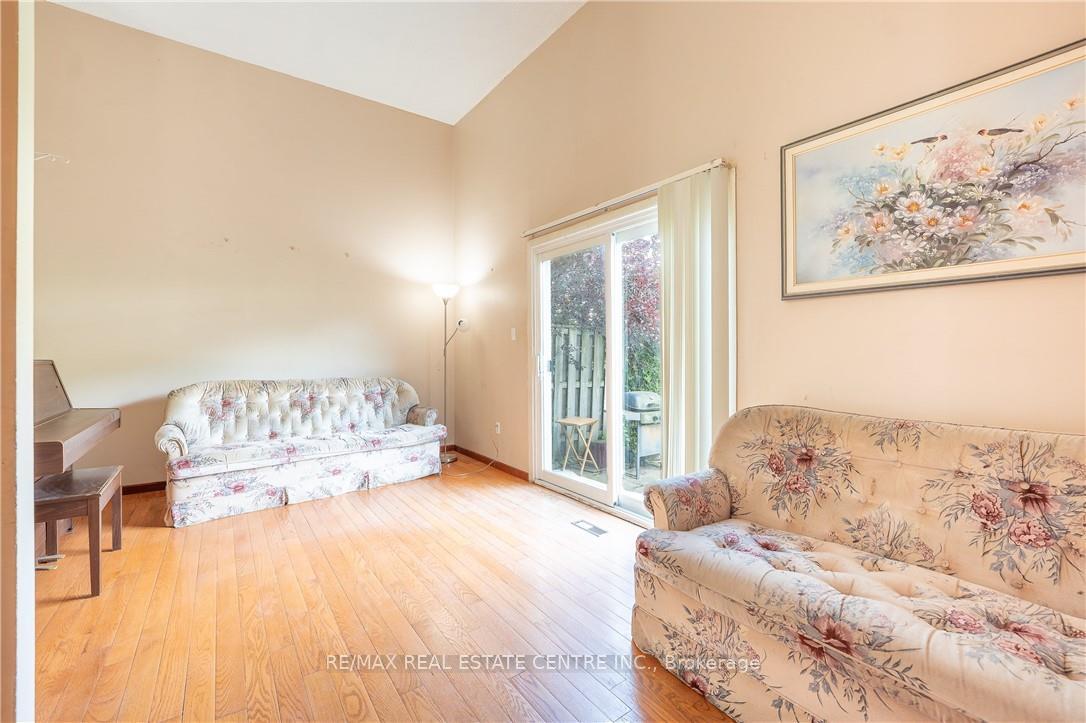 Photo 5 of Unit 75, 51 Paulander Drive, Kitchener, Victoria Hills — HOMEH