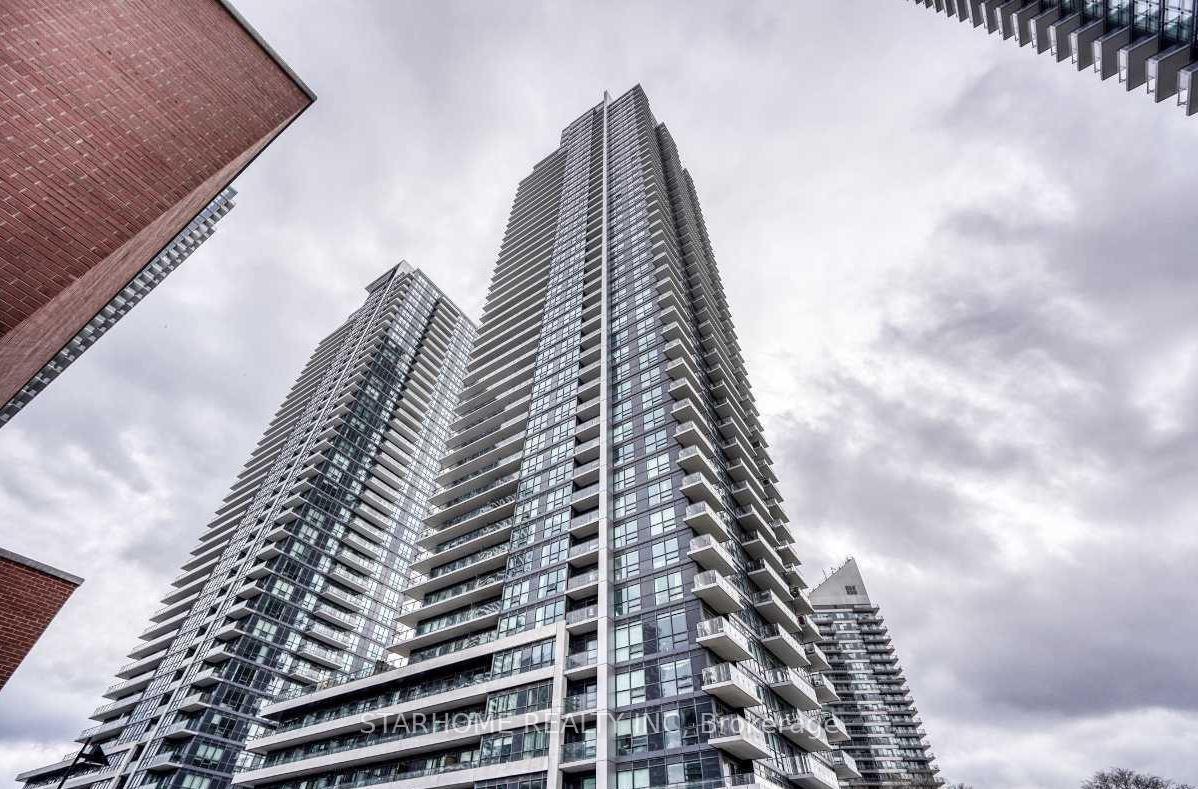 Front of Unit 1810, 2220 Lake Shore Boulevard W