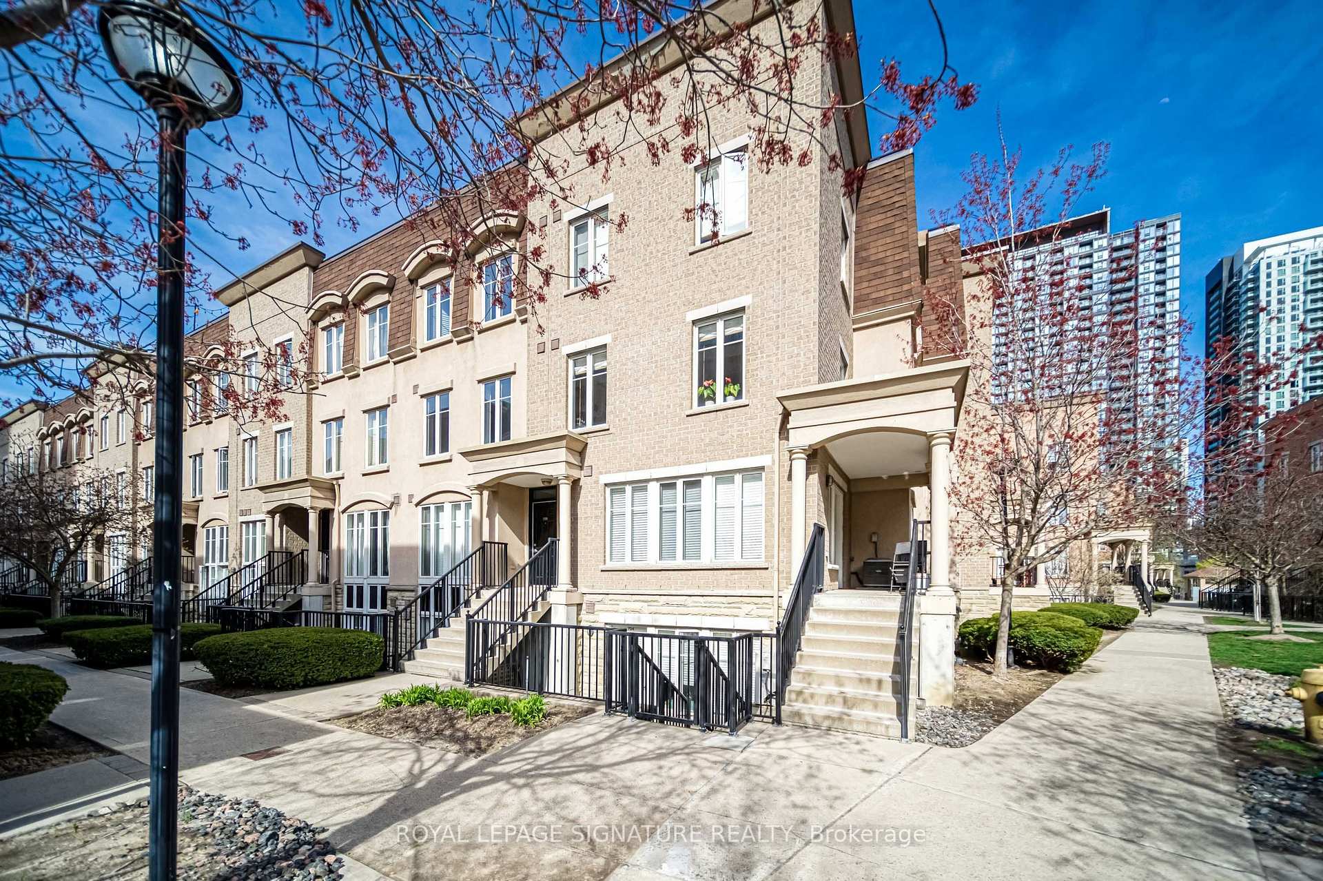 Photo 1 of Unit 704, 42 Western Battery Road, Toronto, Niagara — HOMEH