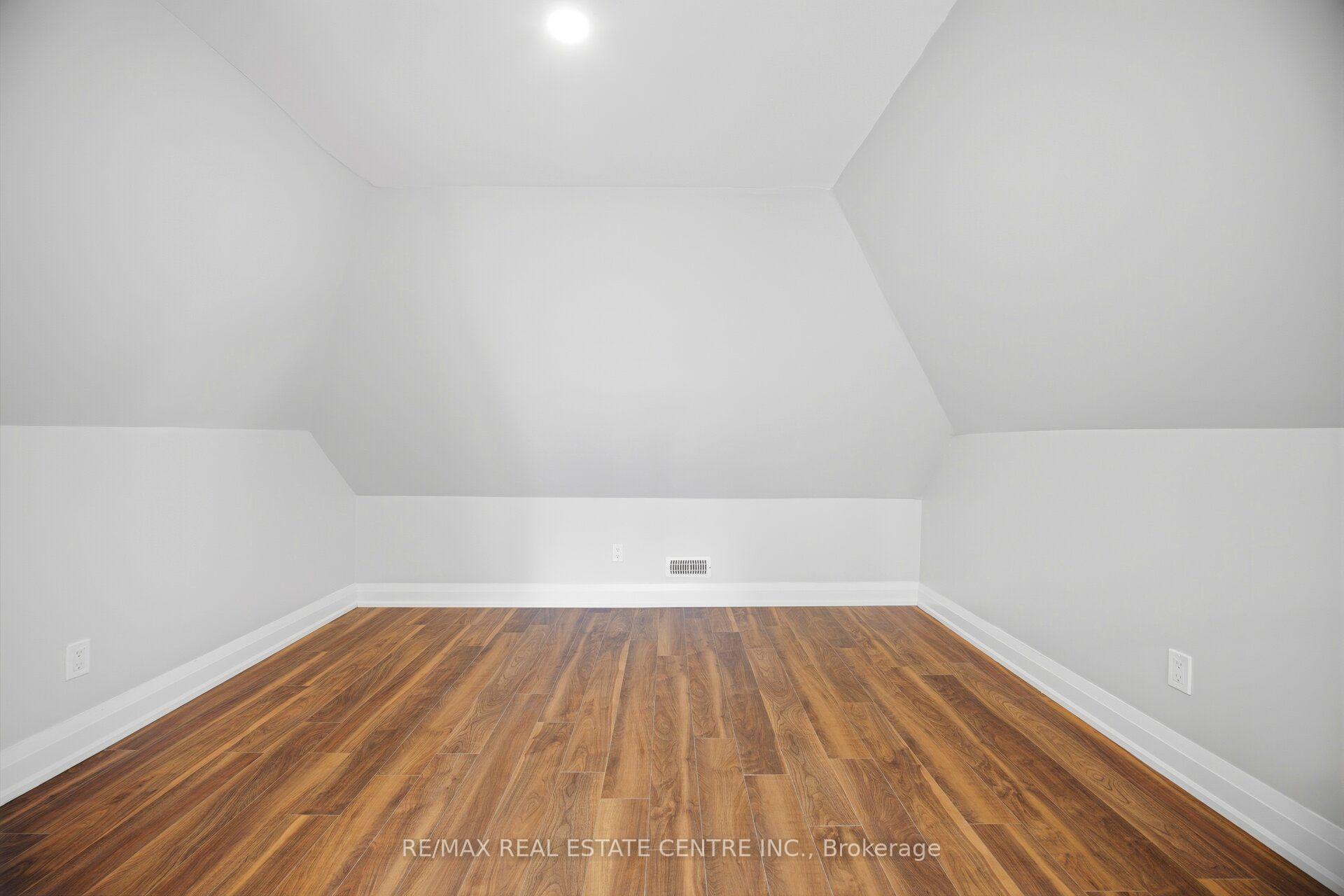 Photo 33 of 90 Holton Avenue S, Hamilton, Gibson — HOMEH
