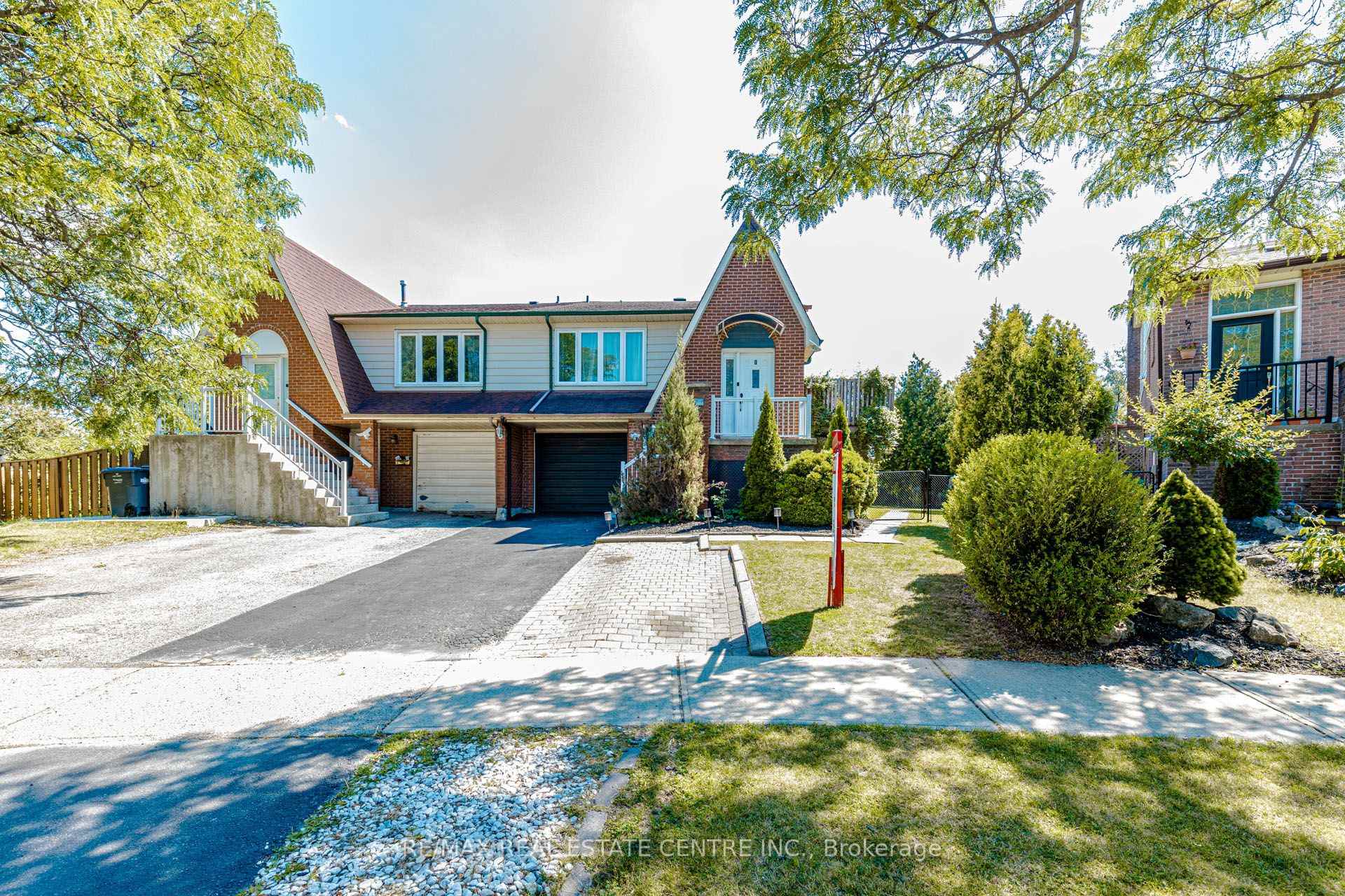 Photo 1 of 28 Foxacre Row, Brampton, Madoc — HOMEH