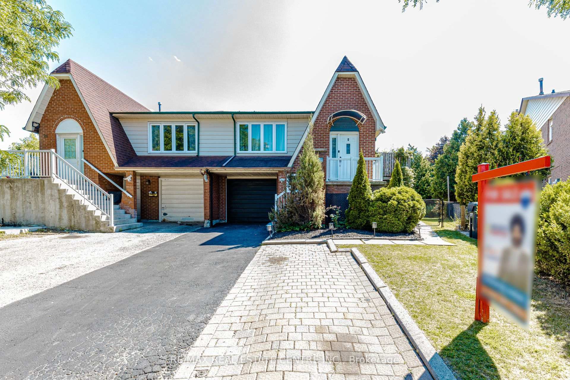 Photo 2 of 28 Foxacre Row, Brampton, Madoc — HOMEH
