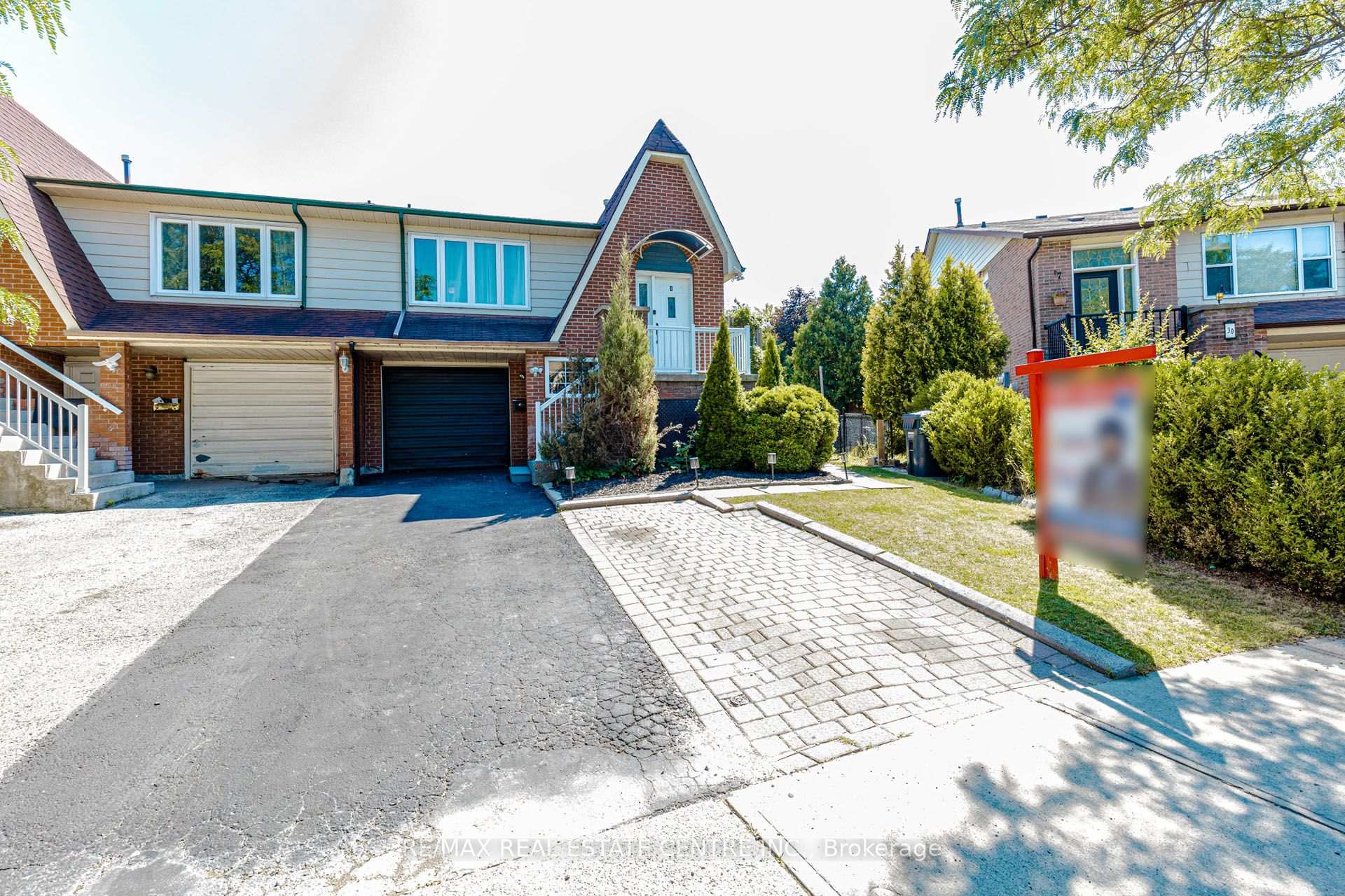 Photo 3 of 28 Foxacre Row, Brampton, Madoc — HOMEH