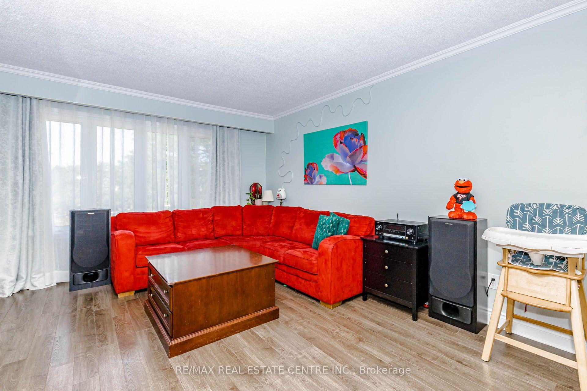 Photo 4 of 28 Foxacre Row, Brampton, Madoc — HOMEH