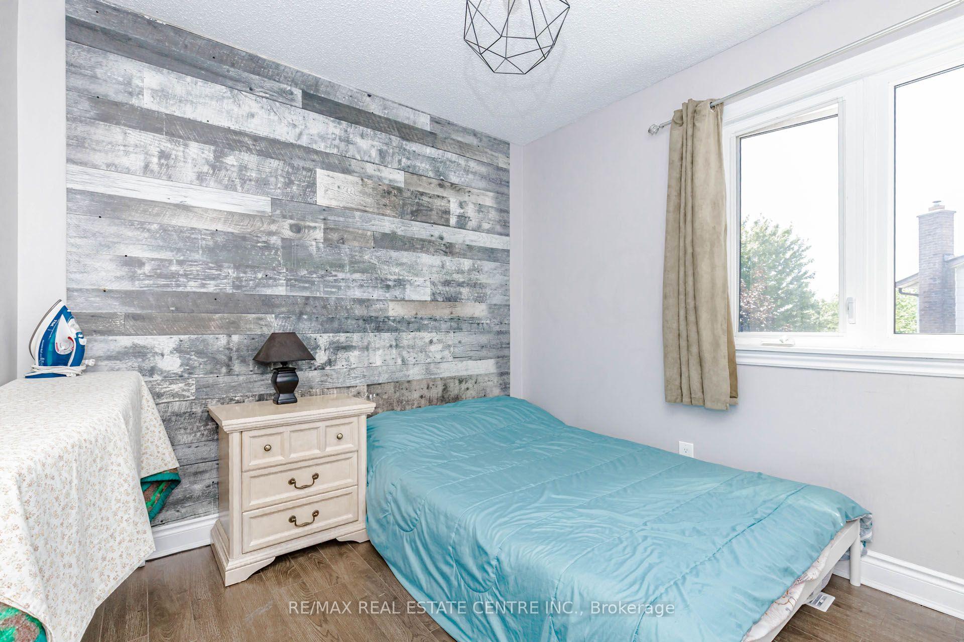 Photo 9 of 28 Foxacre Row, Brampton, Madoc — HOMEH