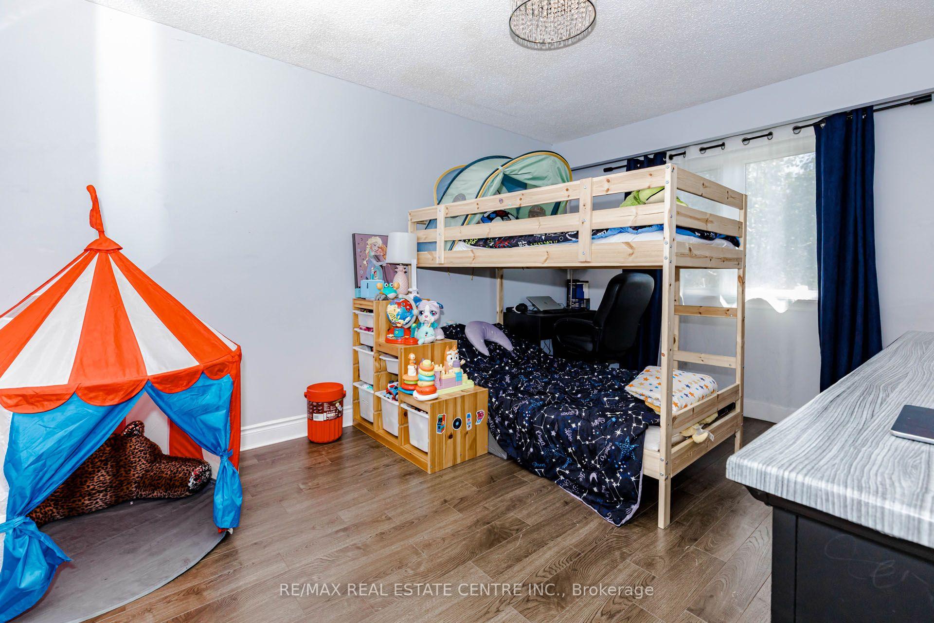 Photo 10 of 28 Foxacre Row, Brampton, Madoc — HOMEH