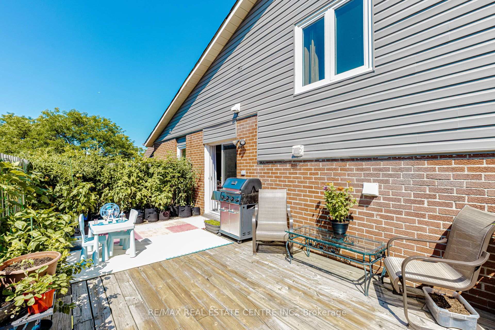 Photo 13 of 28 Foxacre Row, Brampton, Madoc — HOMEH