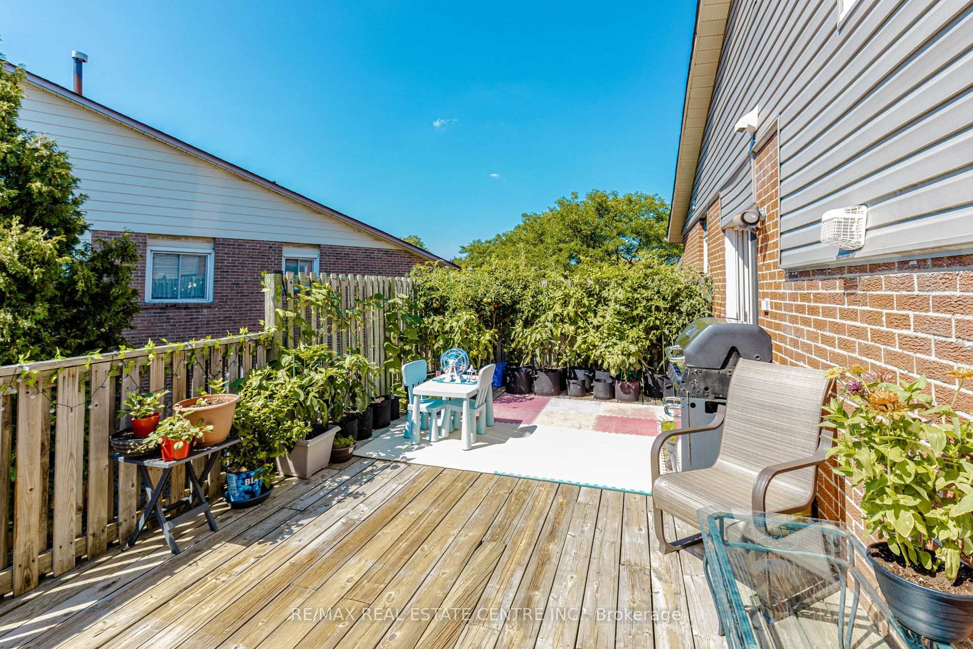 Photo 14 of 28 Foxacre Row, Brampton, Madoc — HOMEH