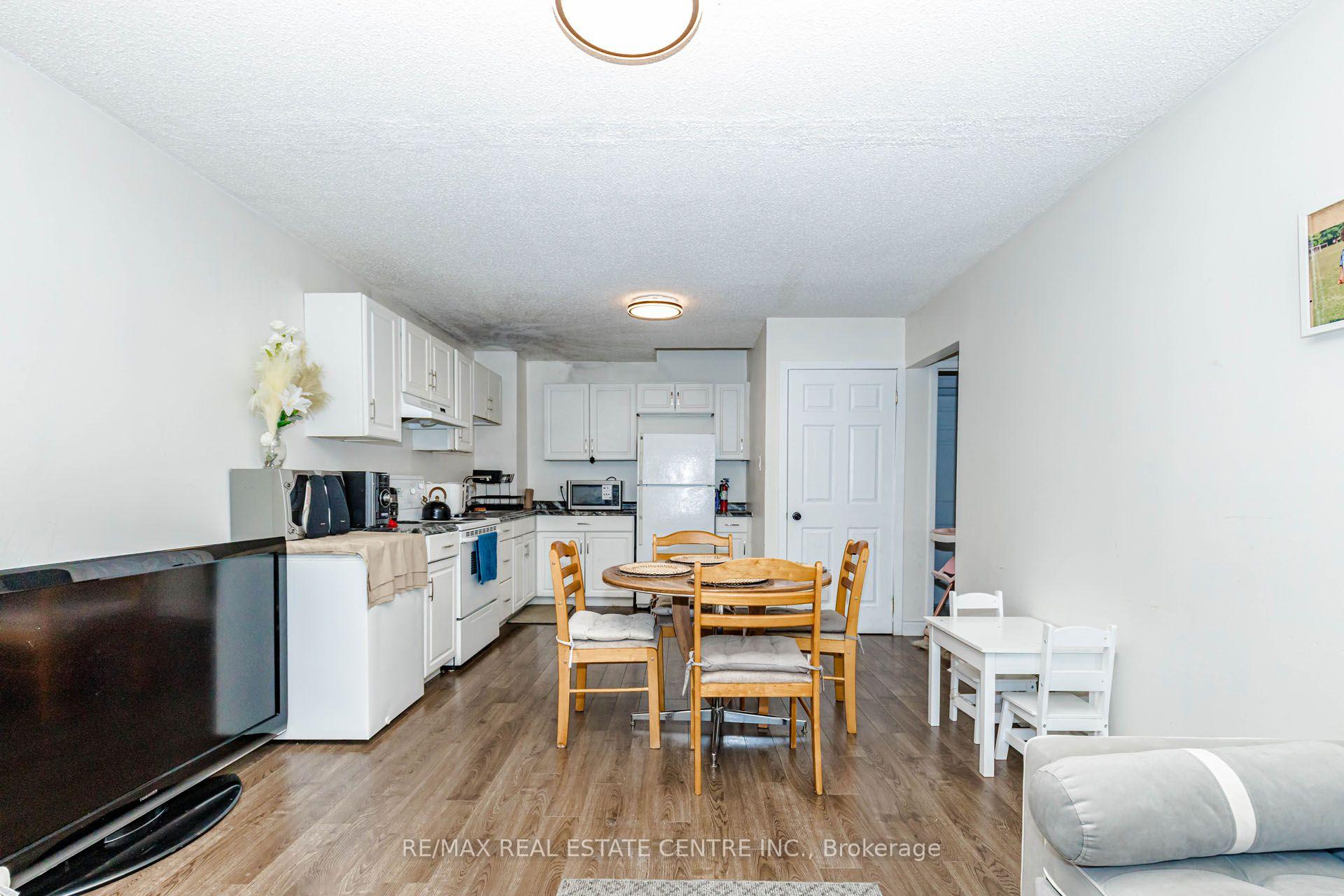 Photo 16 of 28 Foxacre Row, Brampton, Madoc — HOMEH