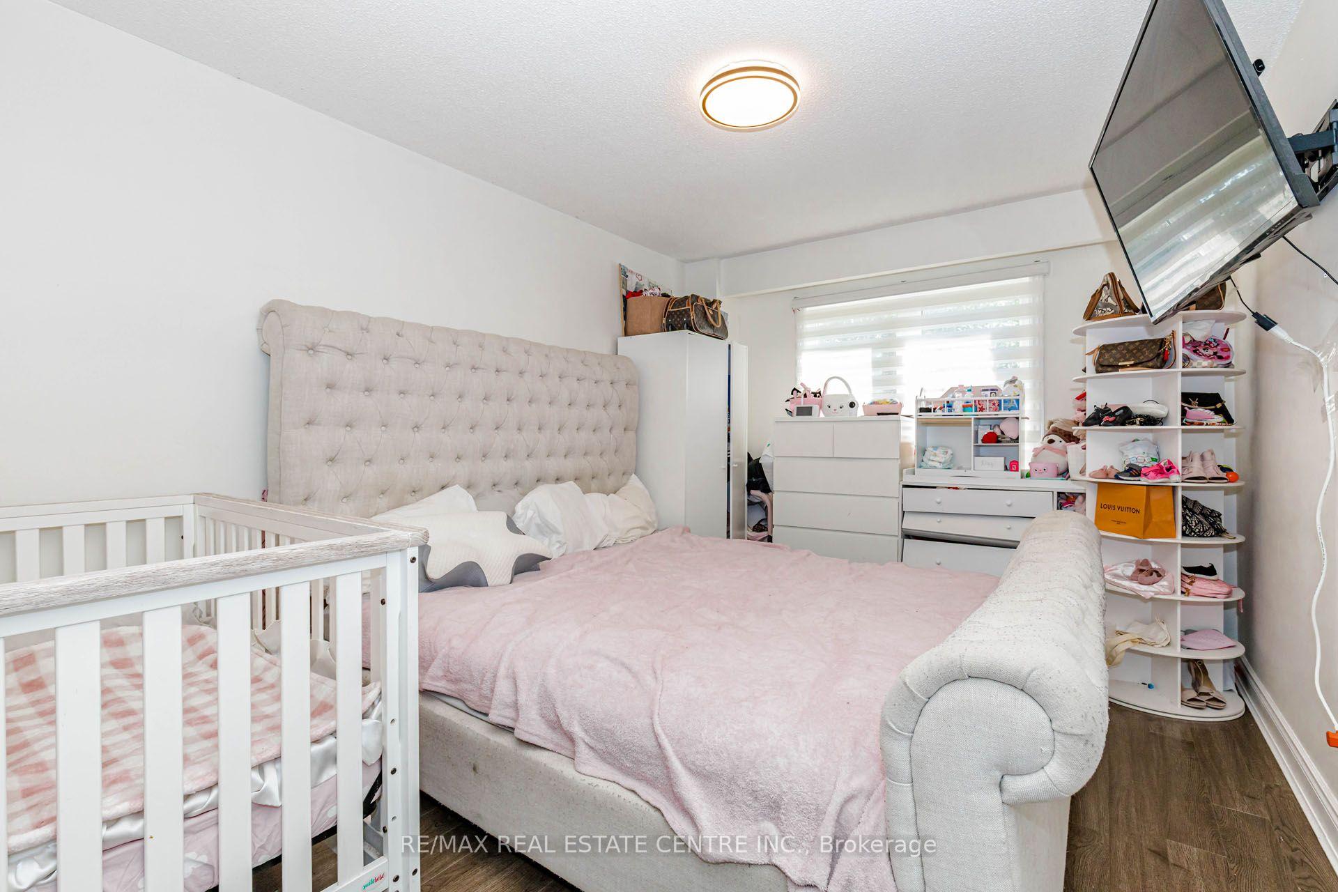 Photo 17 of 28 Foxacre Row, Brampton, Madoc — HOMEH