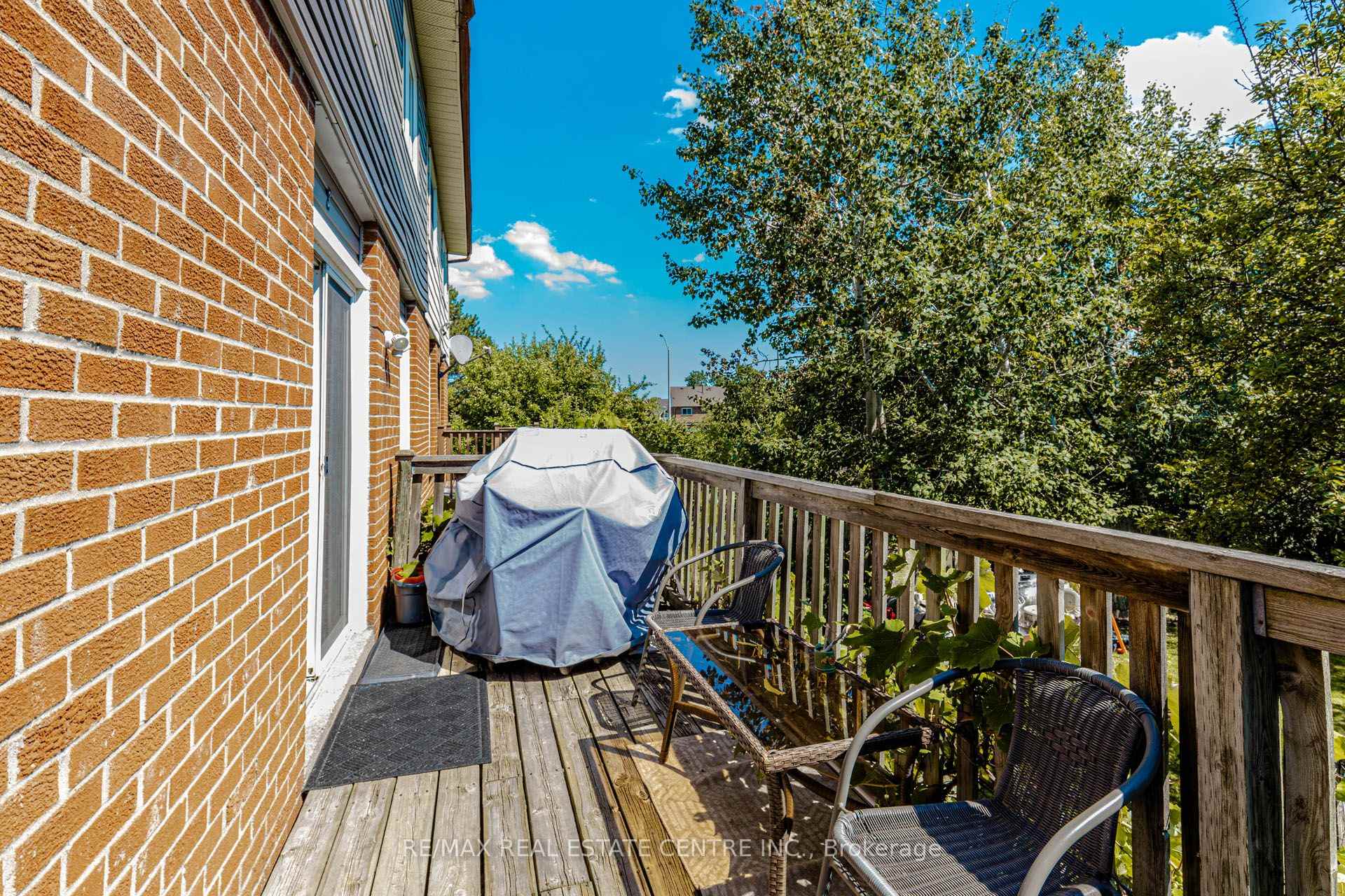 Photo 18 of 28 Foxacre Row, Brampton, Madoc — HOMEH