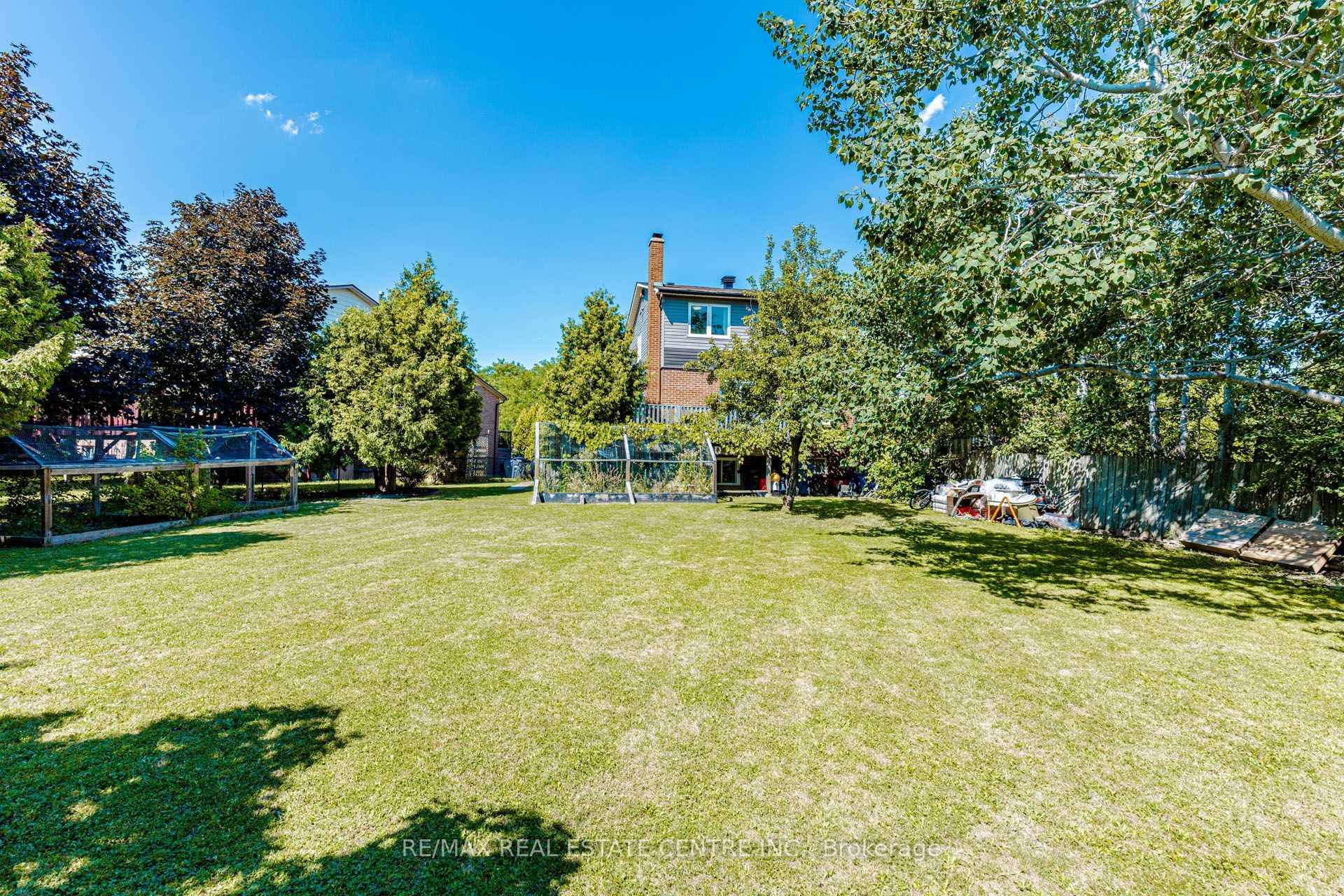 Photo 23 of 28 Foxacre Row, Brampton, Madoc — HOMEH