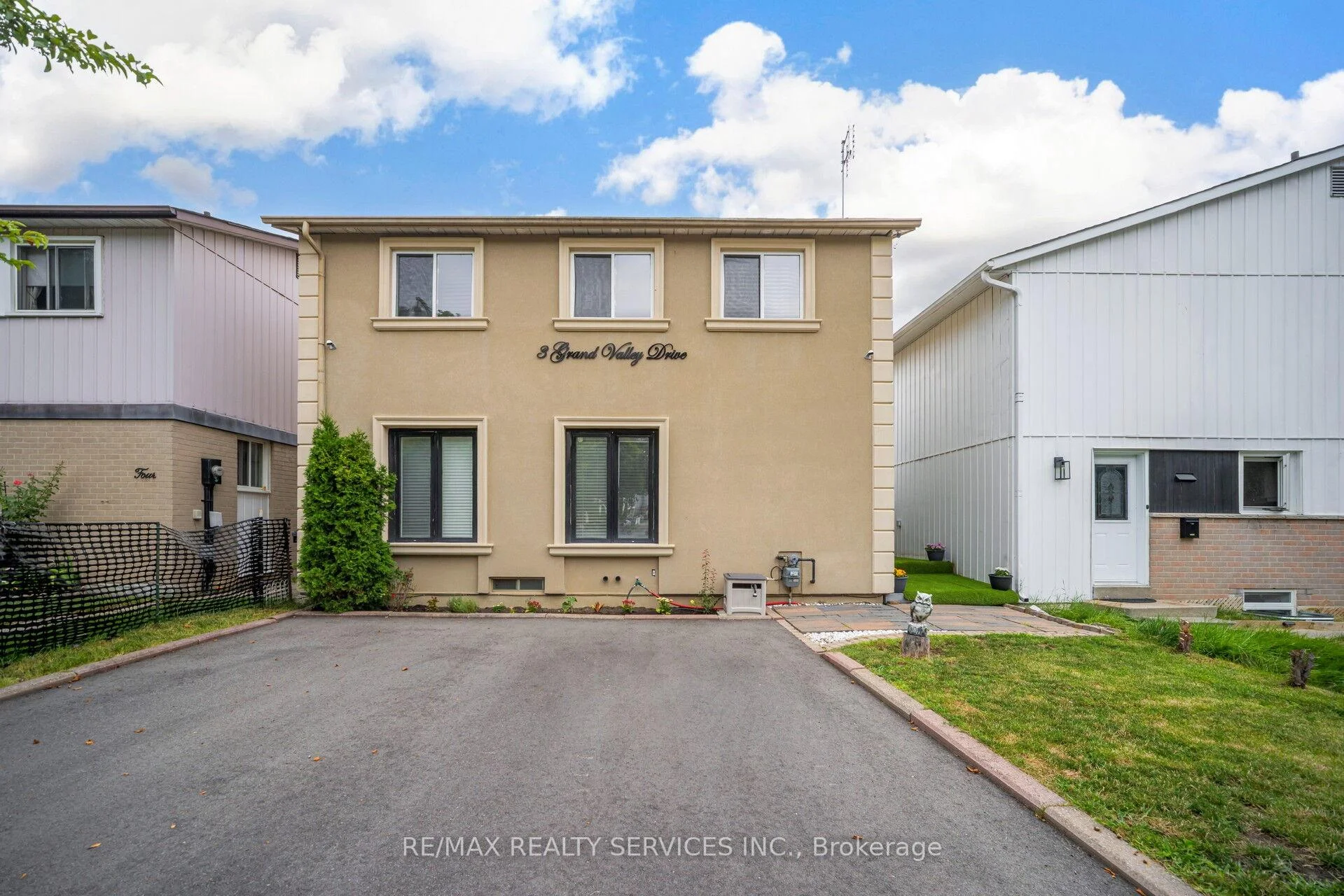 Photo 4 of 3 Grand Valley Drive, Brampton, Northgate — HOMEH