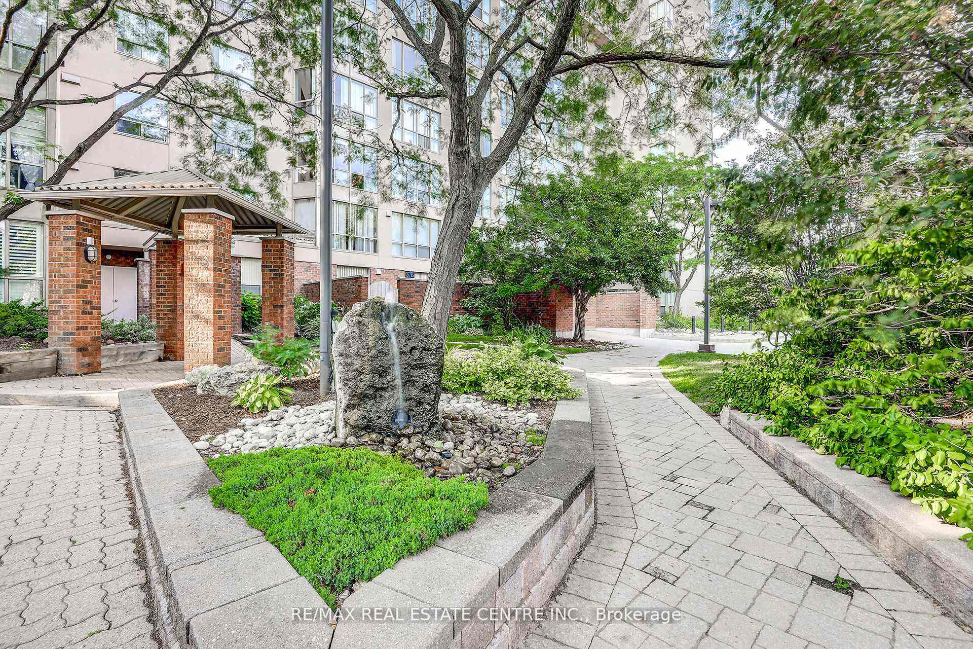 Photo 2 of Unit PH3, 1110 Walden Circle, Mississauga, Clarkson — HOMEH