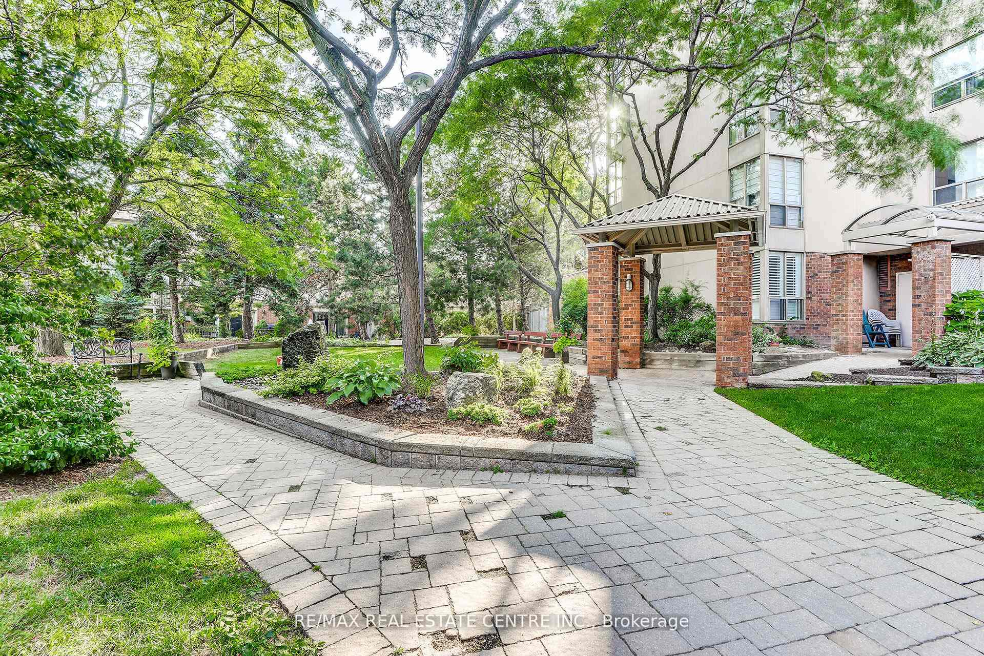 Photo 4 of Unit PH3, 1110 Walden Circle, Mississauga, Clarkson — HOMEH