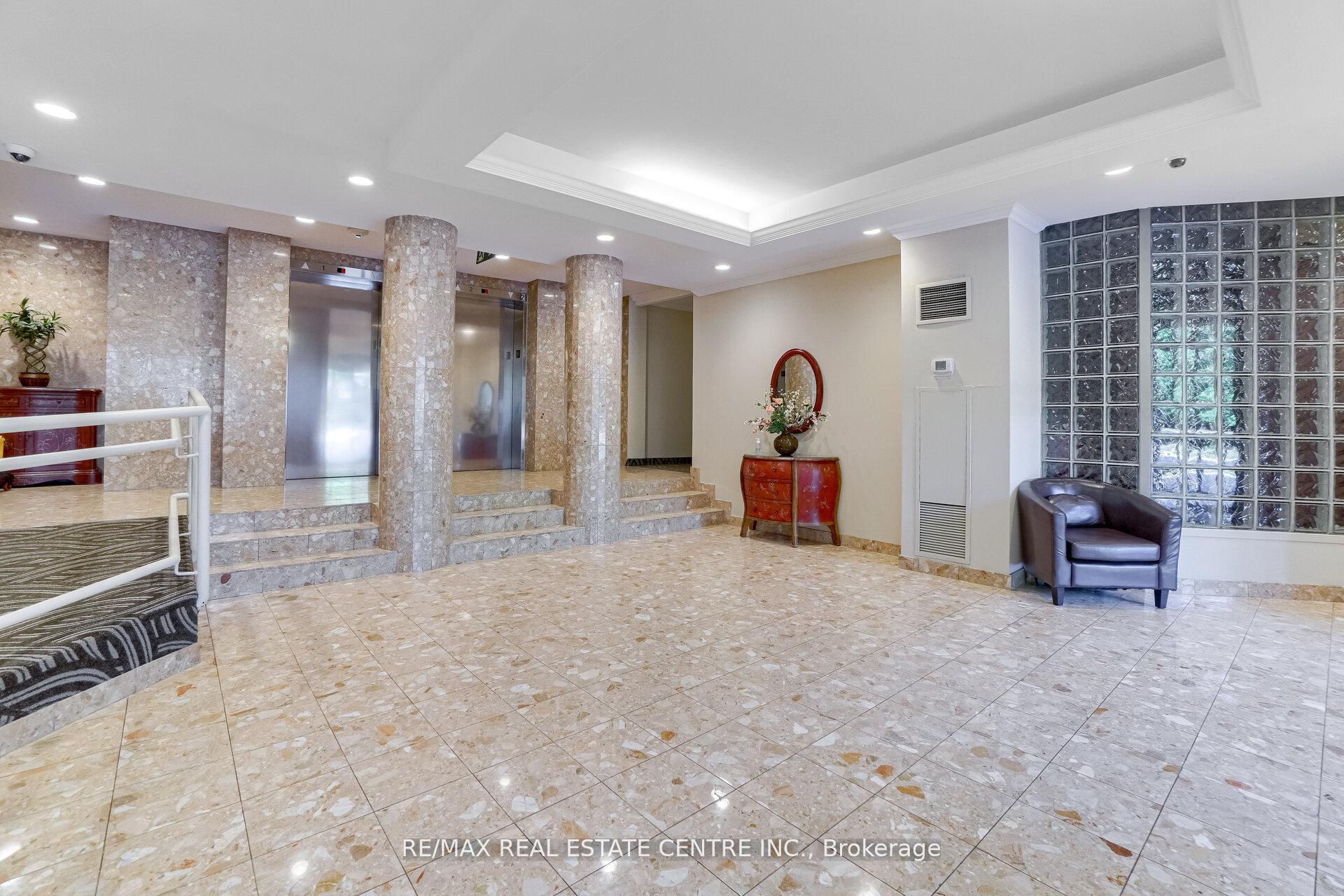 Photo 6 of Unit PH3, 1110 Walden Circle, Mississauga, Clarkson — HOMEH