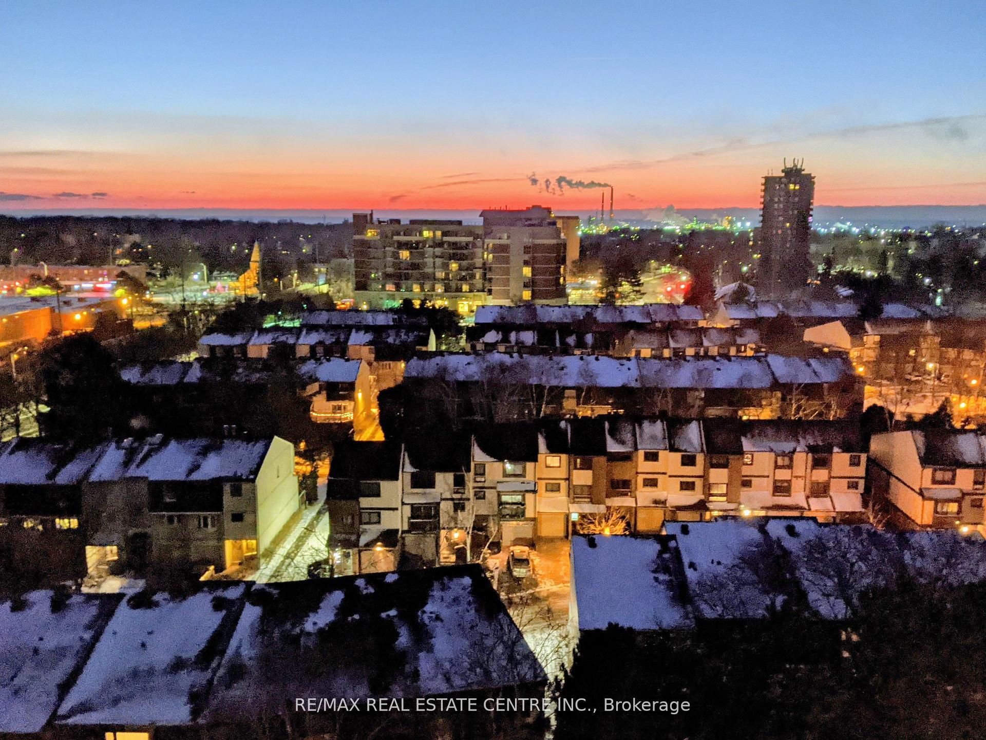 Photo 12 of Unit PH3, 1110 Walden Circle, Mississauga, Clarkson — HOMEH