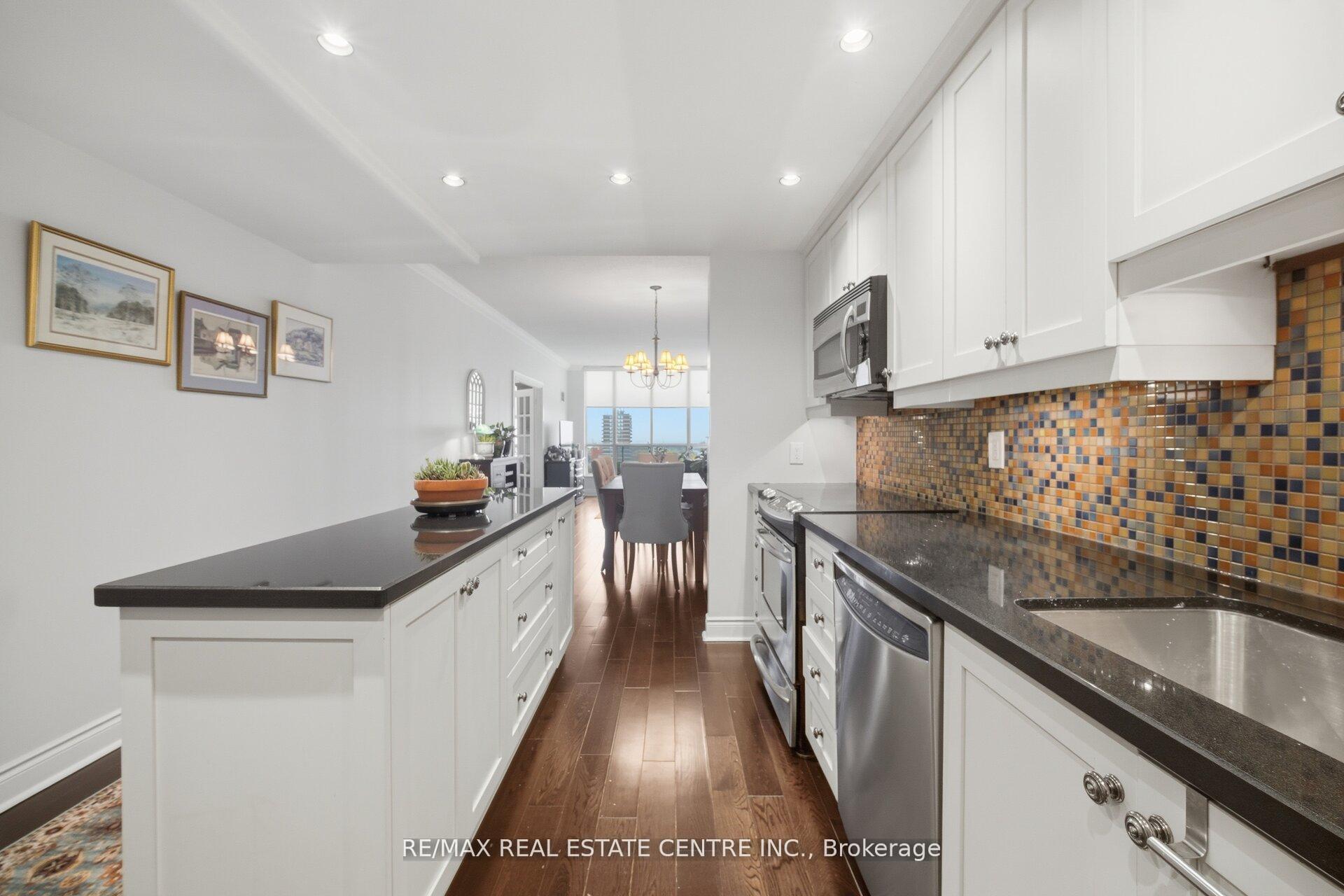 Photo 18 of Unit PH3, 1110 Walden Circle, Mississauga, Clarkson — HOMEH