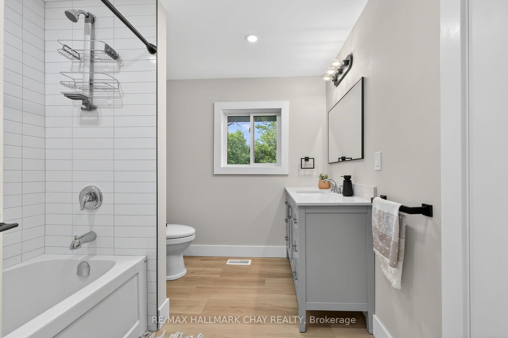 Photo 4 of 8717 Beachwood Road, Wasaga Beach — HOMEH