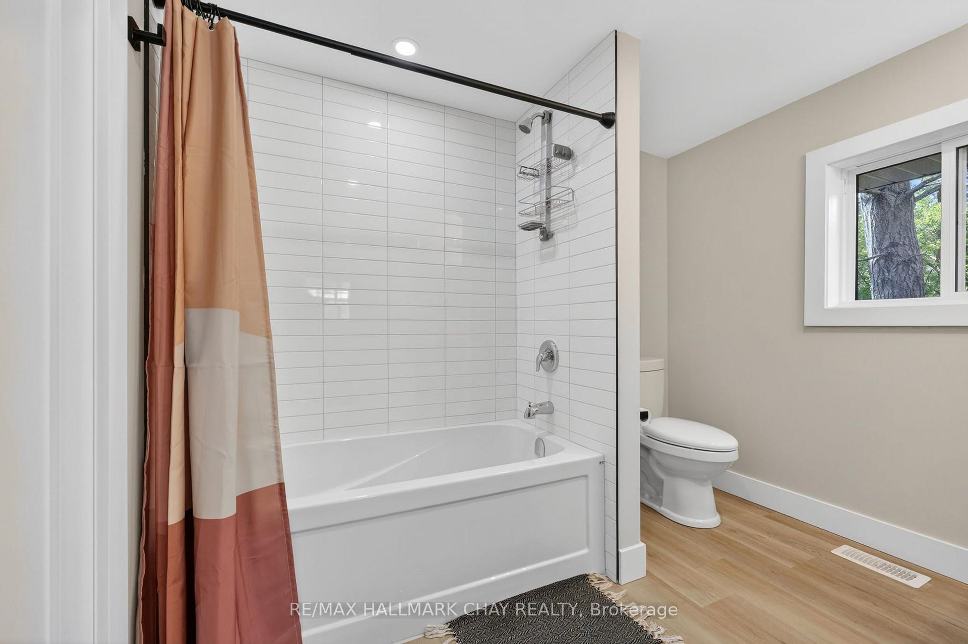 Photo 5 of 8717 Beachwood Road, Wasaga Beach — HOMEH