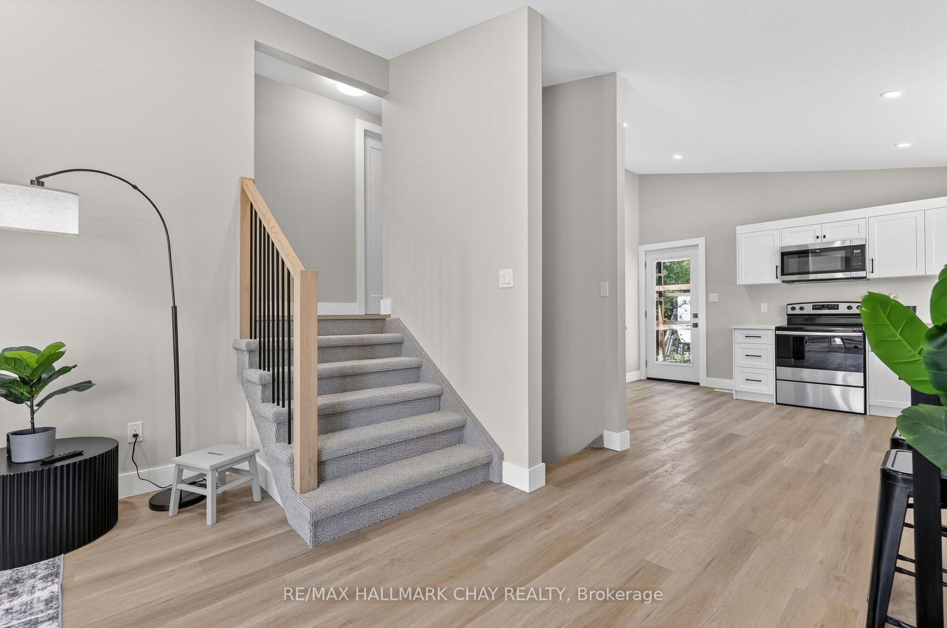 Photo 6 of 8717 Beachwood Road, Wasaga Beach — HOMEH