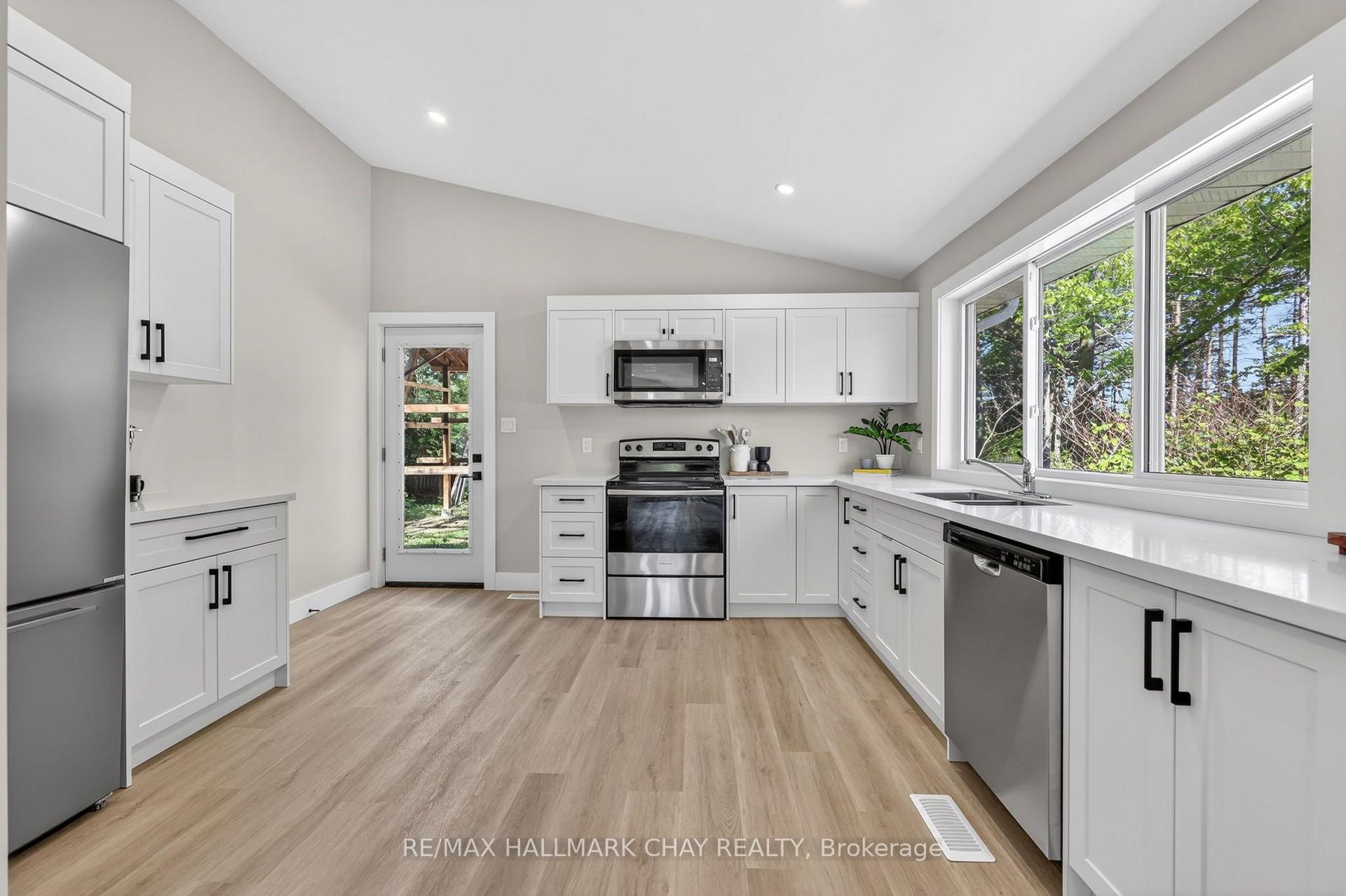 Photo 22 of 8717 Beachwood Road, Wasaga Beach — HOMEH