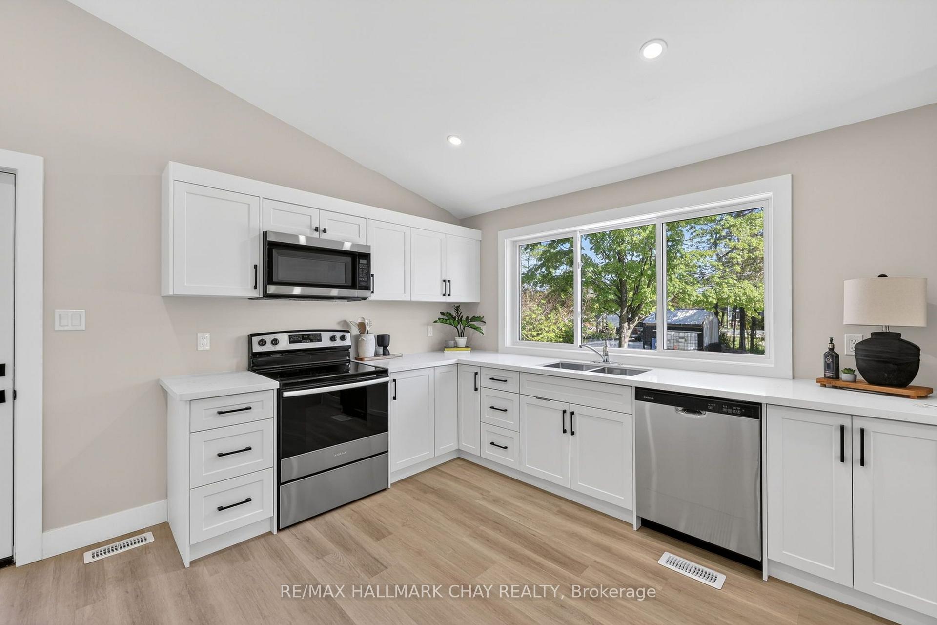 Photo 23 of 8717 Beachwood Road, Wasaga Beach — HOMEH