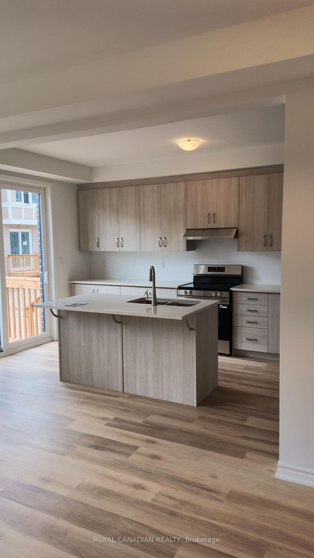 Photo 14 of 123 Vinewood Crescent, Barrie, Rural Barrie Southeast — HOMEH